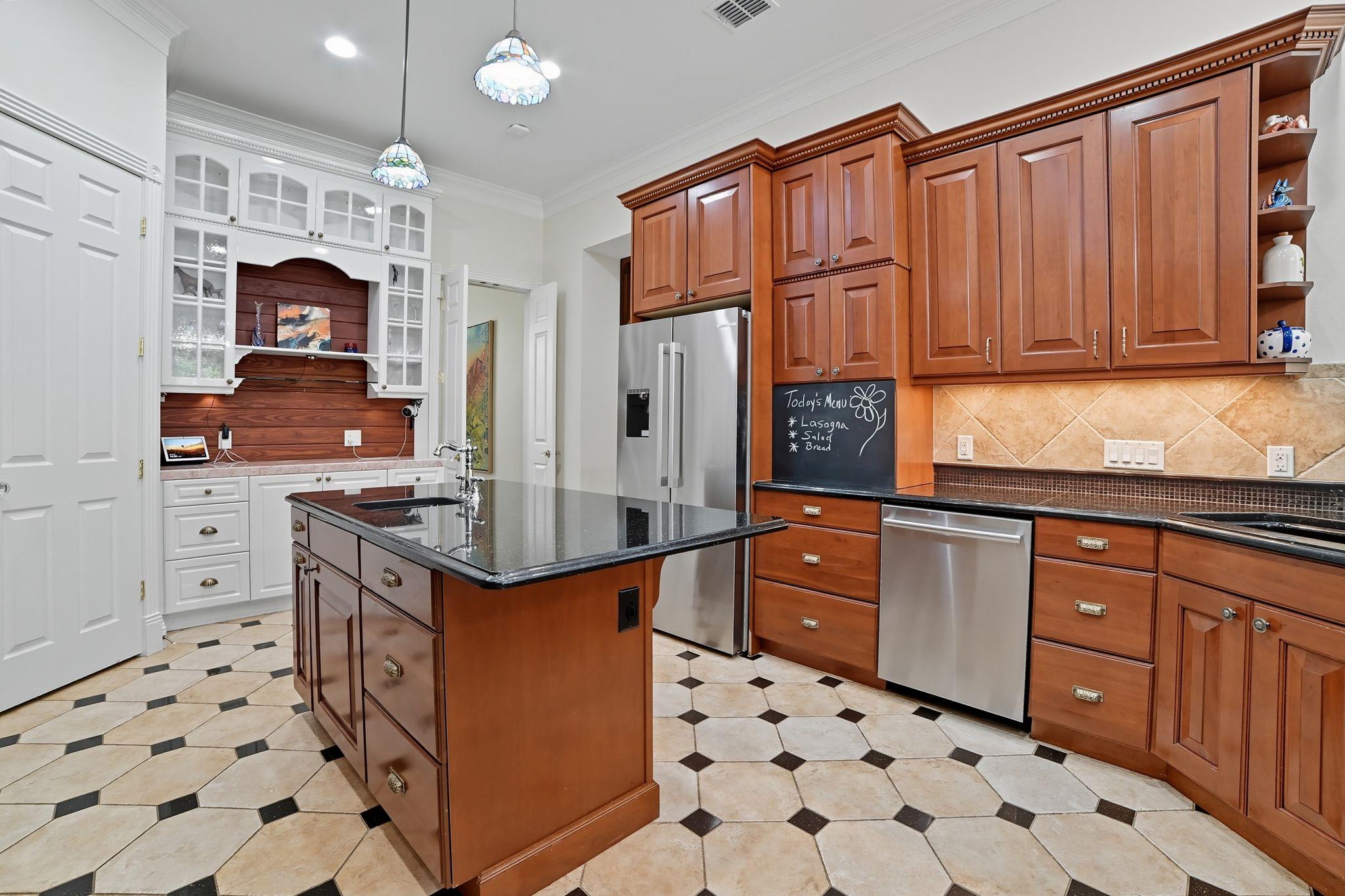 500 Konstanty Cir, West Lake Hills, TX 78746