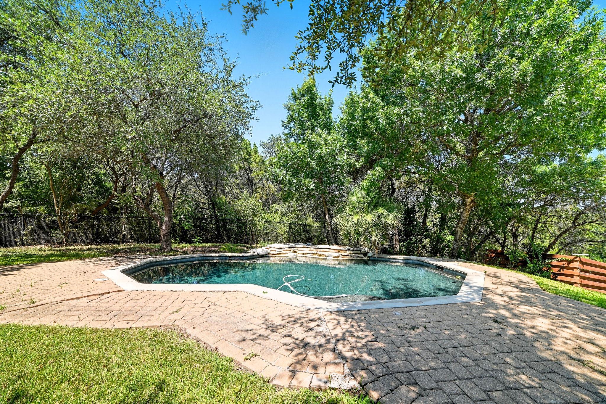 500 Konstanty Cir, West Lake Hills, TX 78746