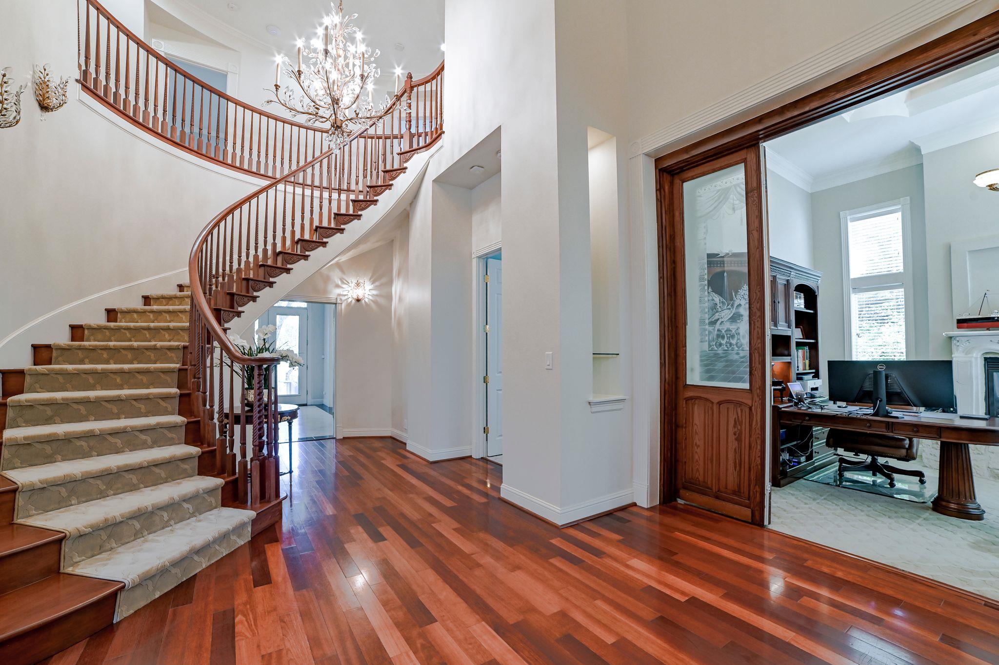 500 Konstanty Cir, West Lake Hills, TX 78746