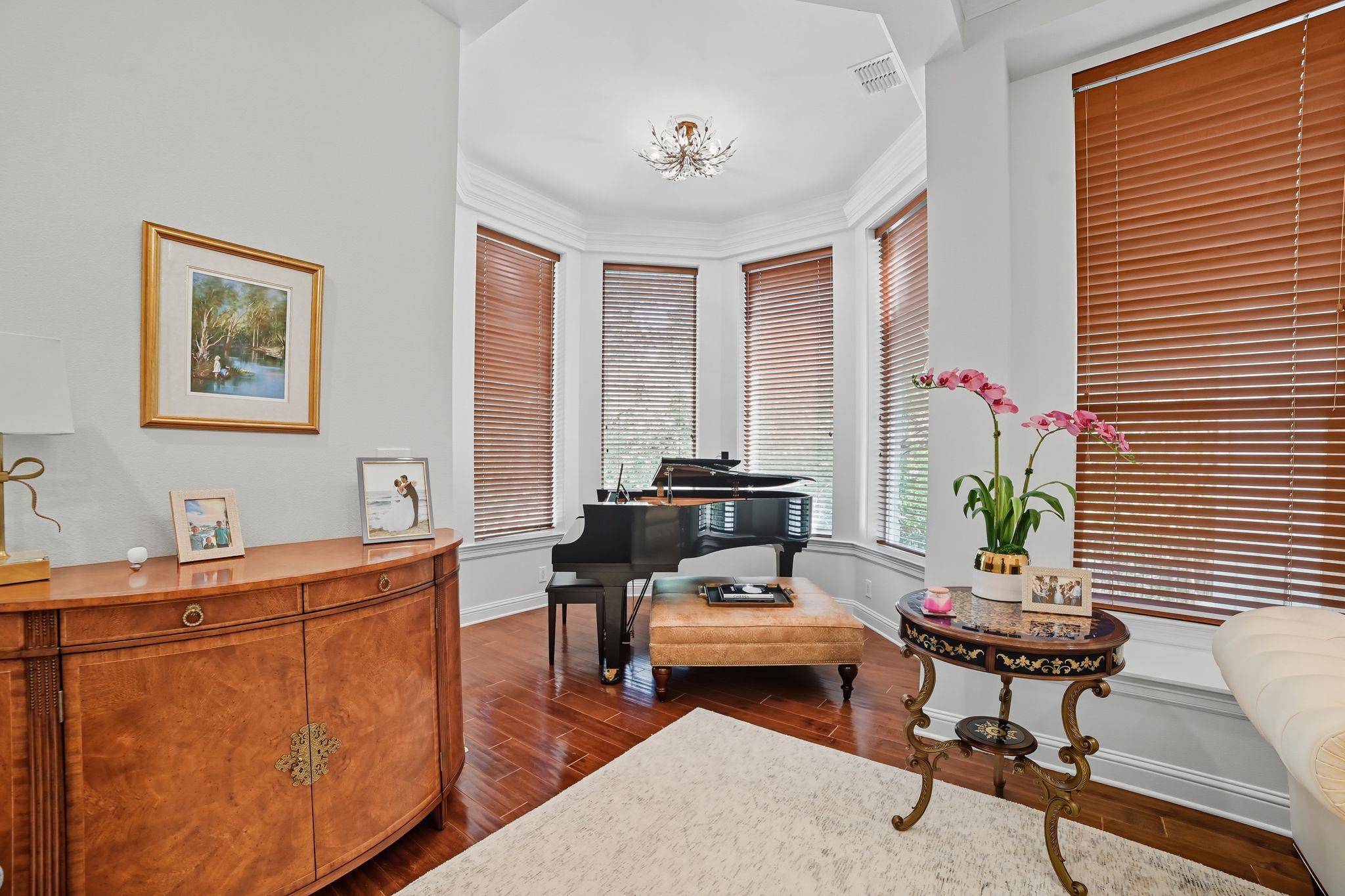 500 Konstanty Cir, West Lake Hills, TX 78746