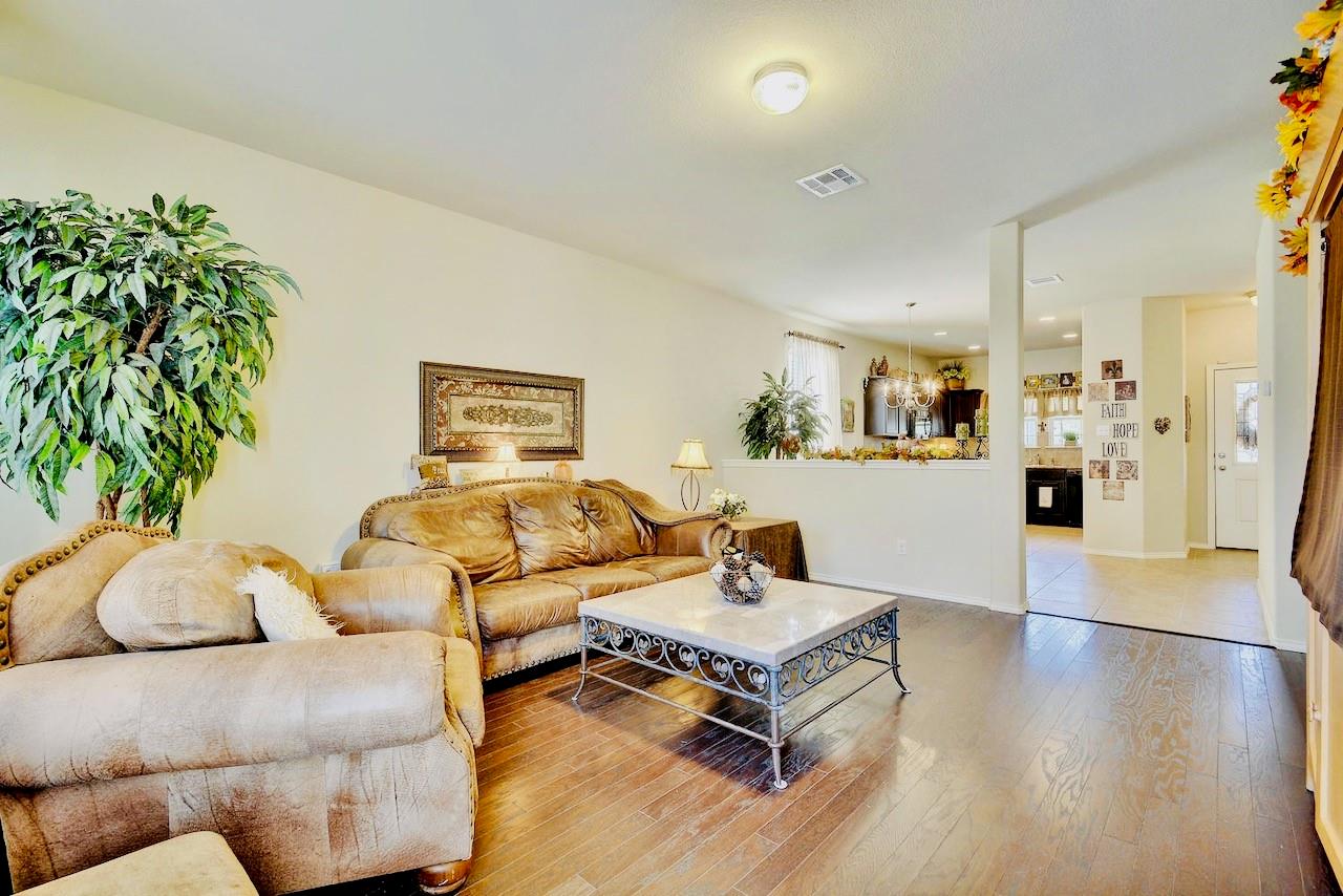 1810 Franklin Mountain Dr, Cedar Park, TX 78613