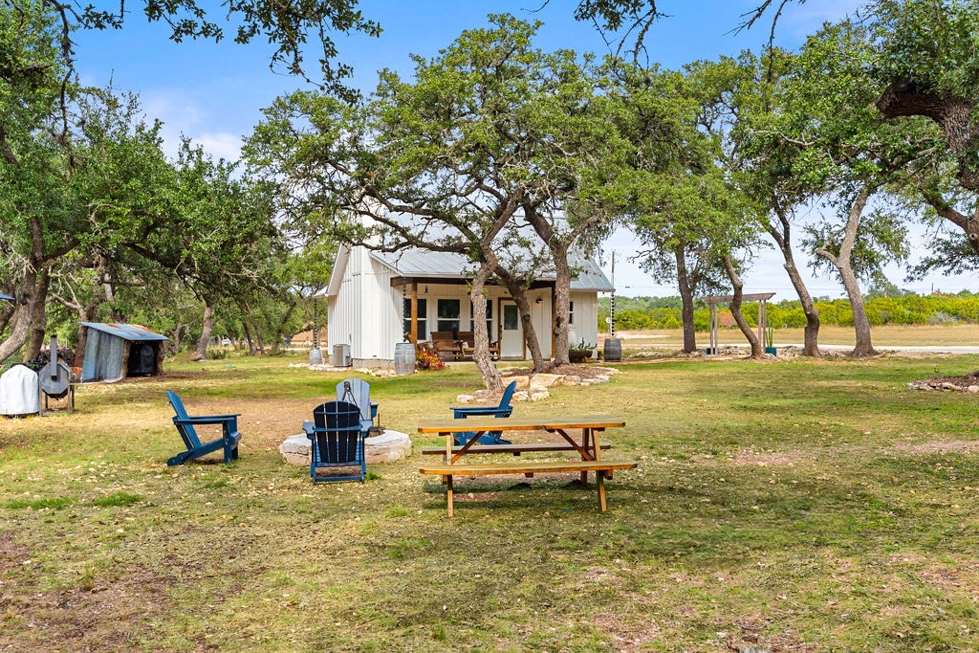 820 Glen Crest Dr, Blanco, TX 78606