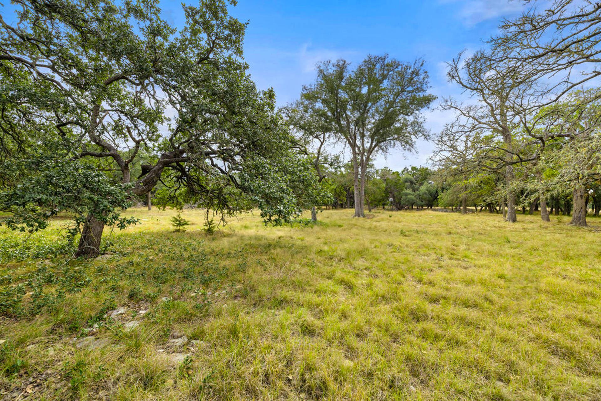 820 Glen Crest Dr, Blanco, TX 78606