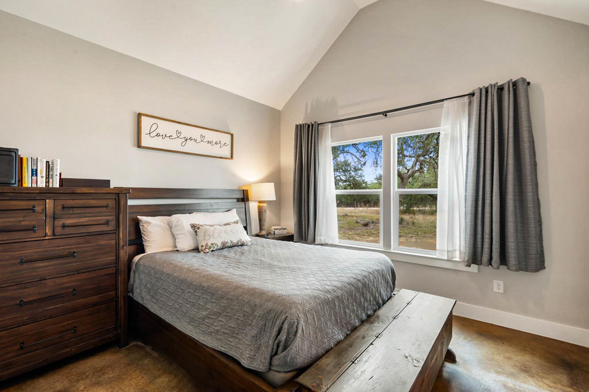 820 Glen Crest Dr, Blanco, TX 78606