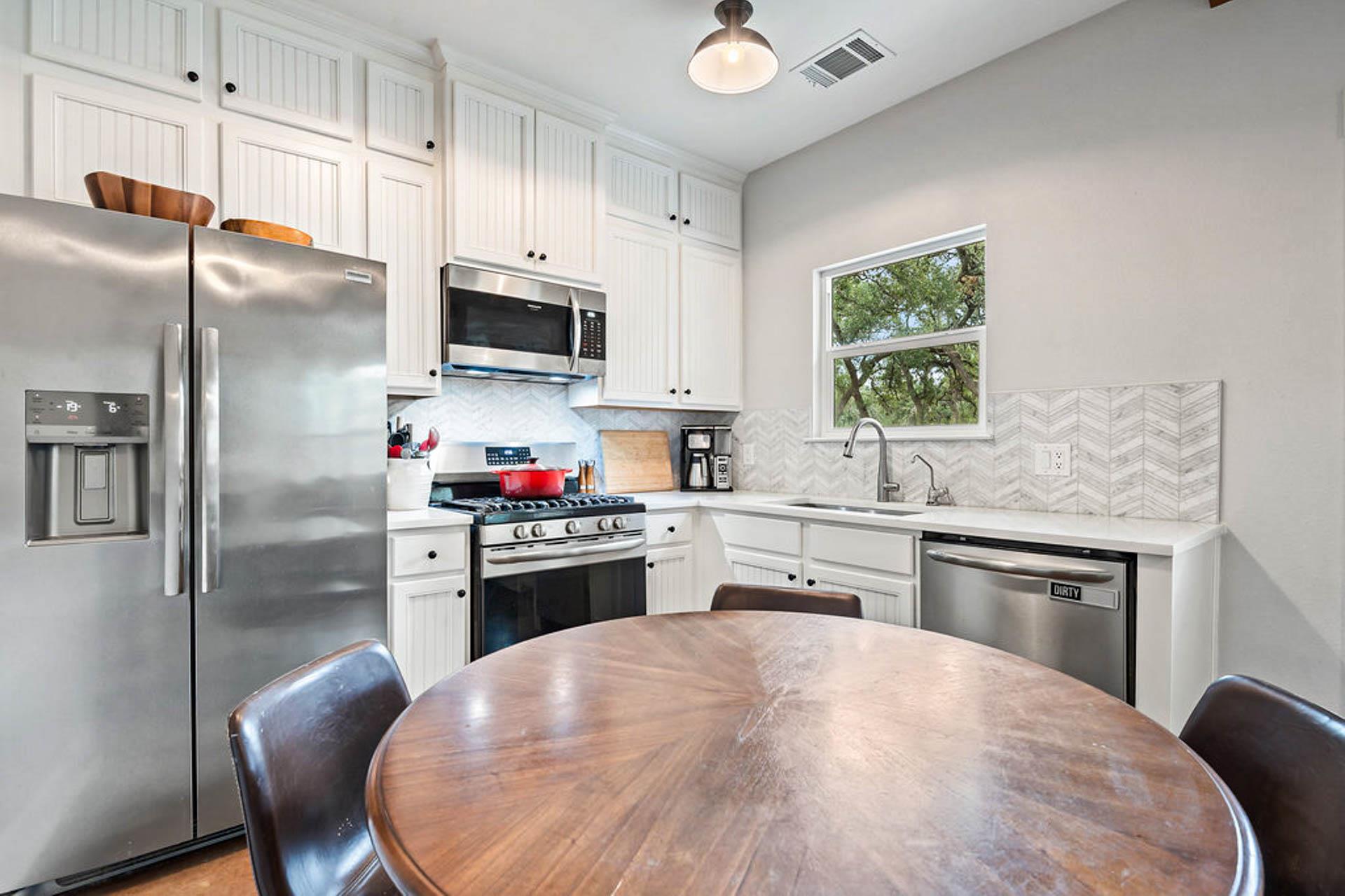 820 Glen Crest Dr, Blanco, TX 78606