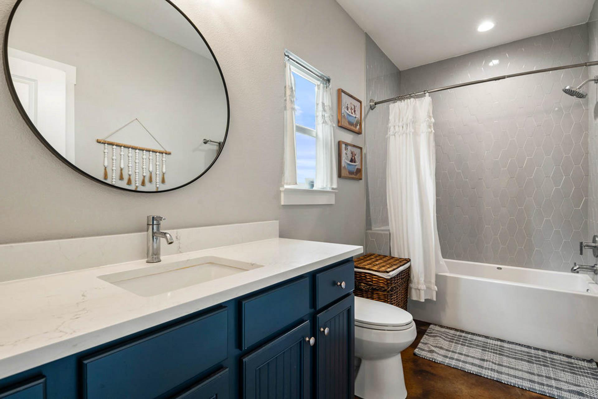 820 Glen Crest Dr, Blanco, TX 78606