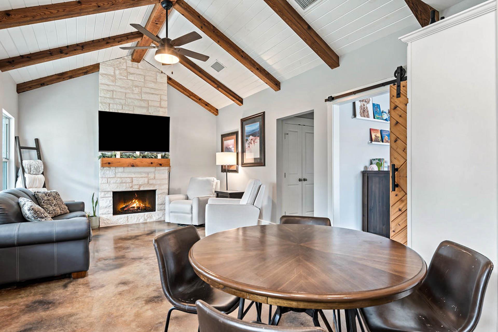 820 Glen Crest Dr, Blanco, TX 78606