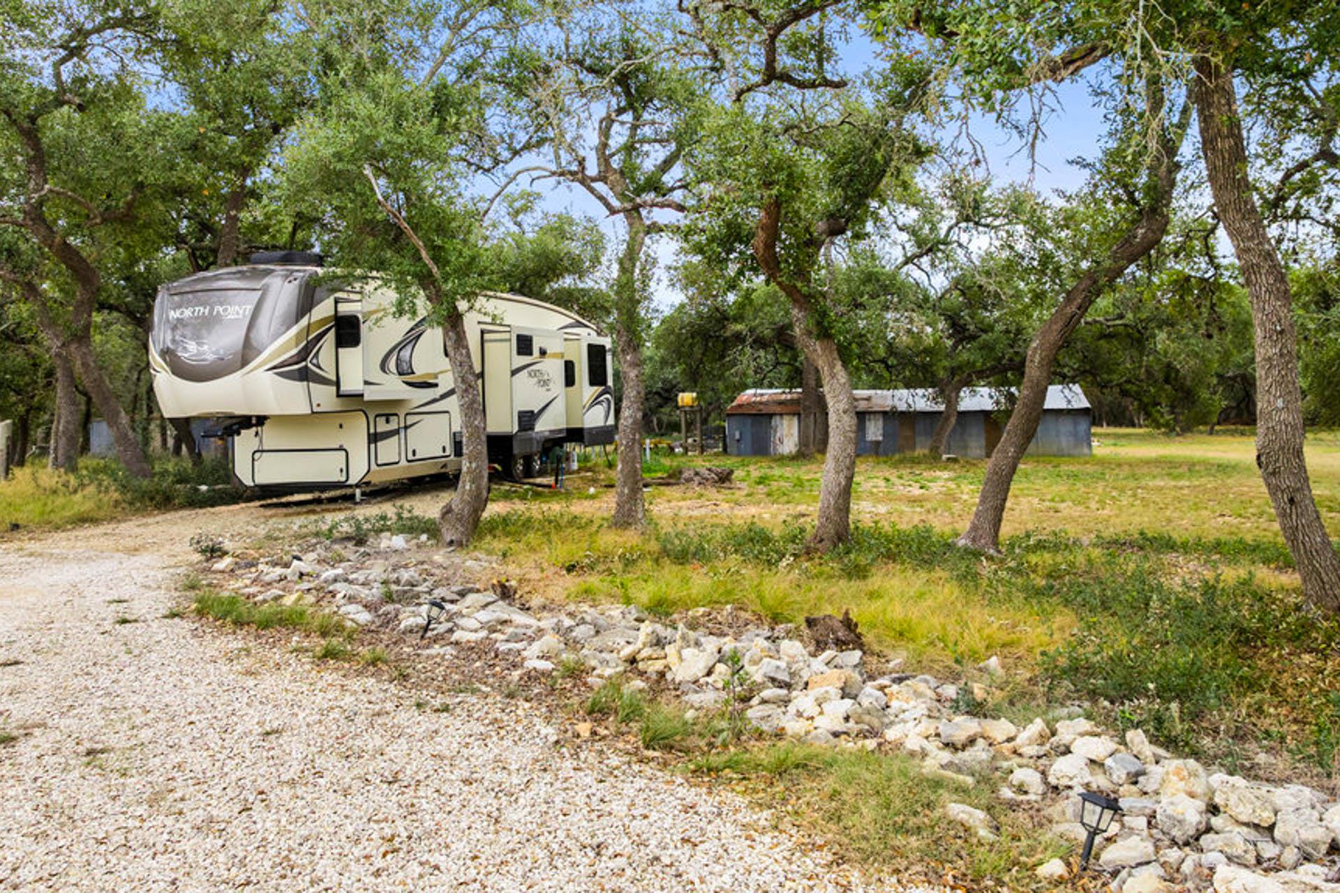 820 Glen Crest Dr, Blanco, TX 78606