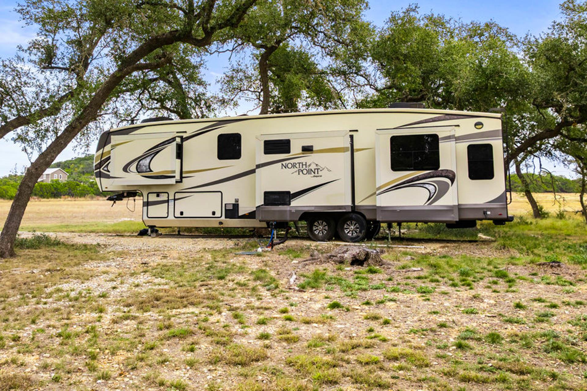 820 Glen Crest Dr, Blanco, TX 78606