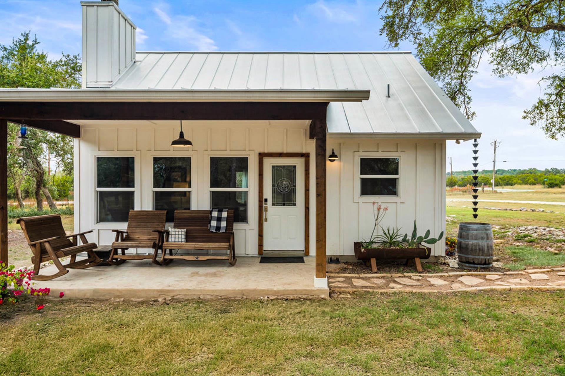 820 Glen Crest Dr, Blanco, TX 78606