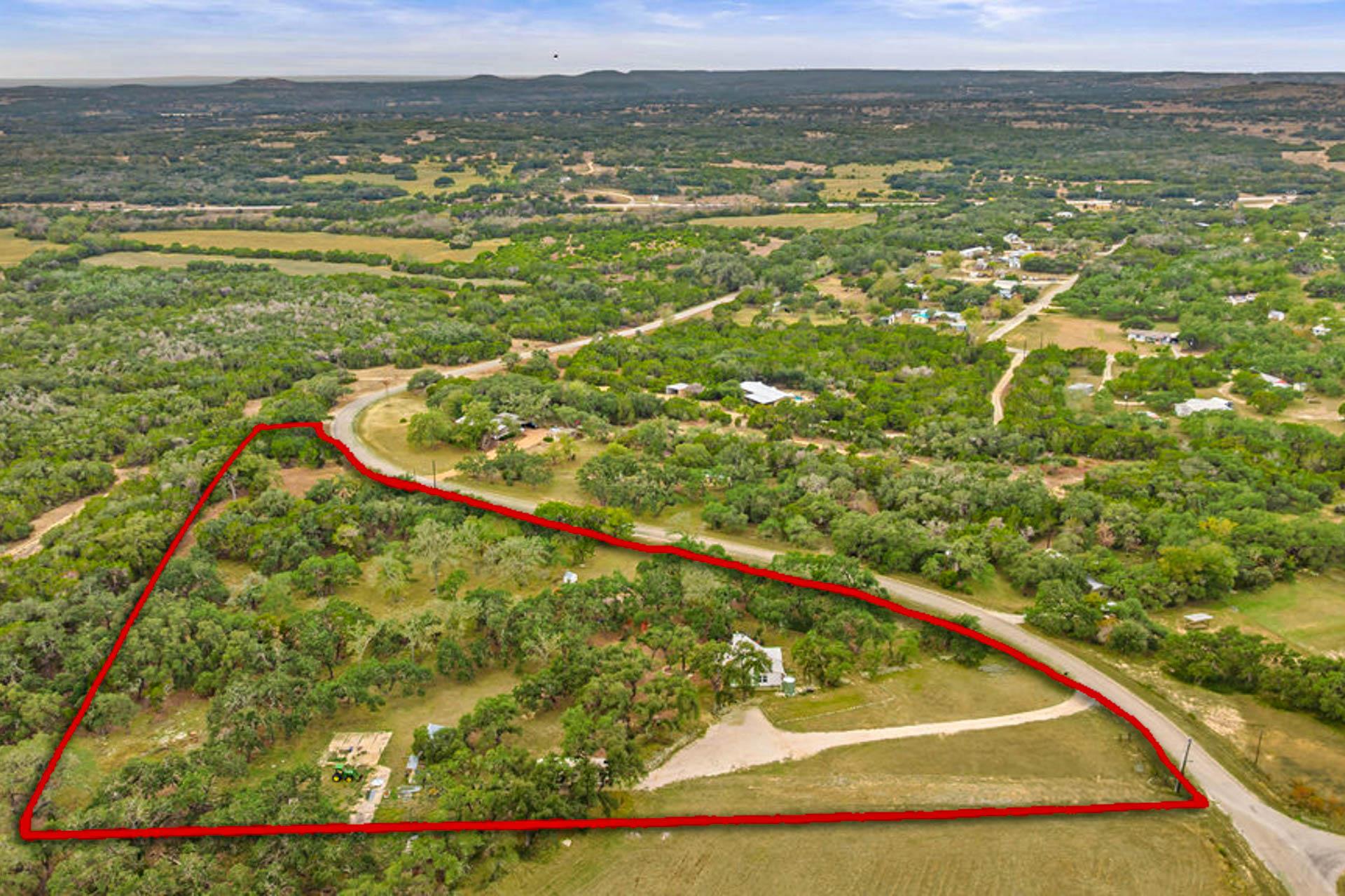 820 Glen Crest Dr, Blanco, TX 78606