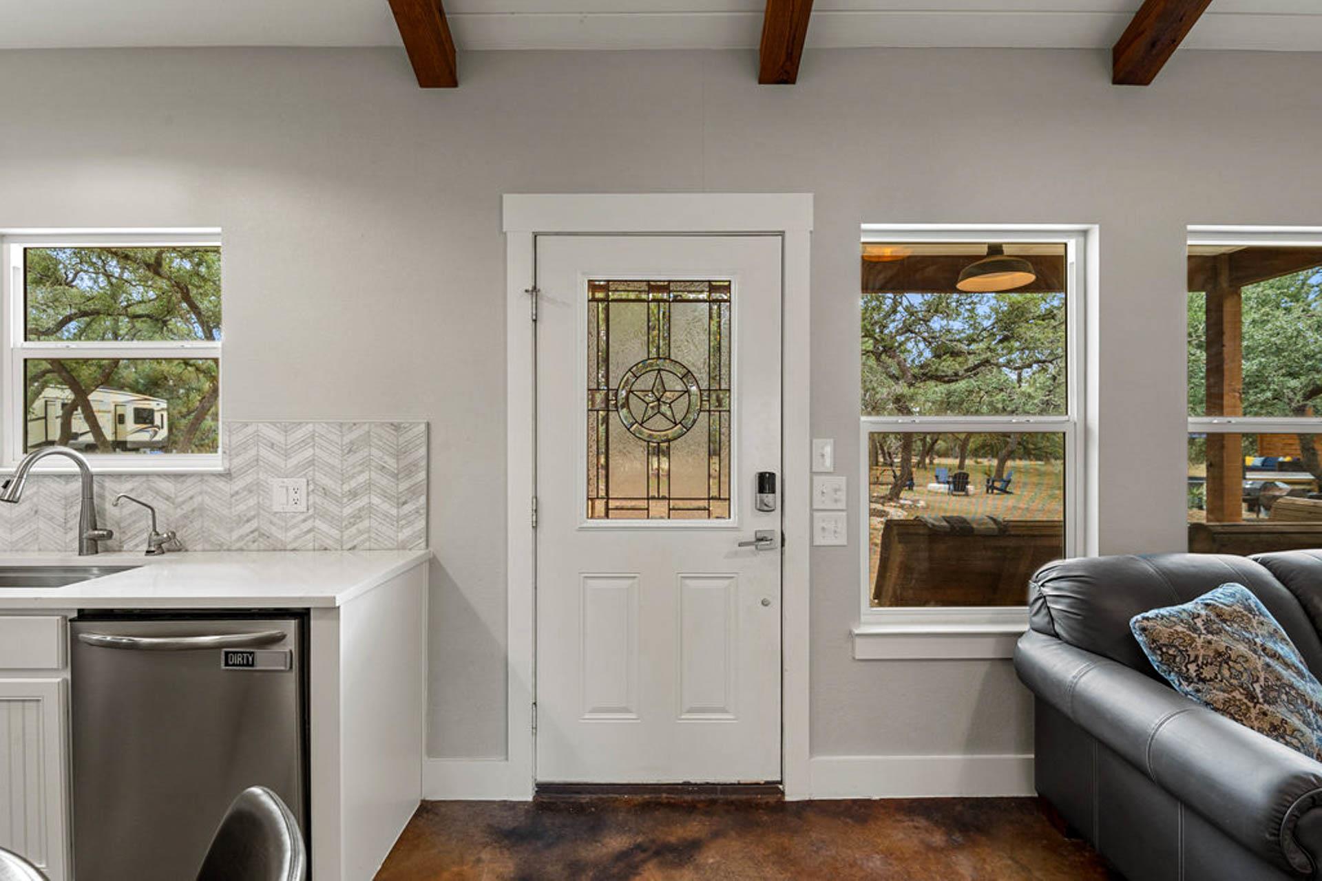 820 Glen Crest Dr, Blanco, TX 78606