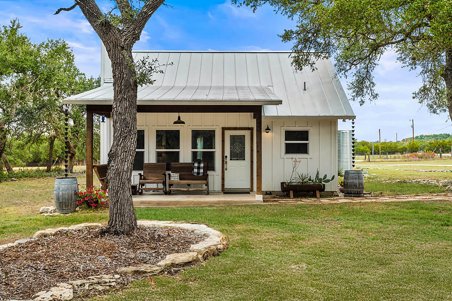 820 Glen Crest Dr, Blanco, TX 78606