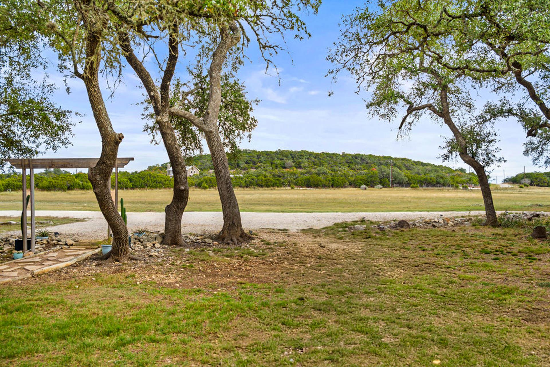 820 Glen Crest Dr, Blanco, TX 78606