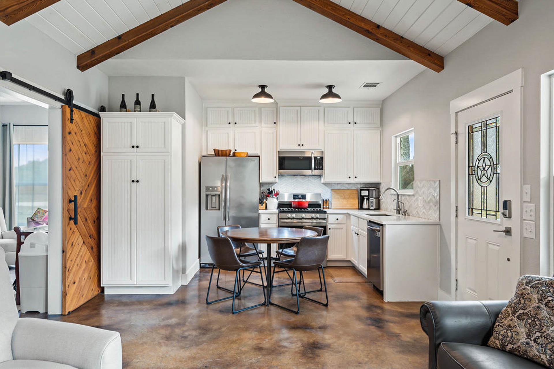 820 Glen Crest Dr, Blanco, TX 78606