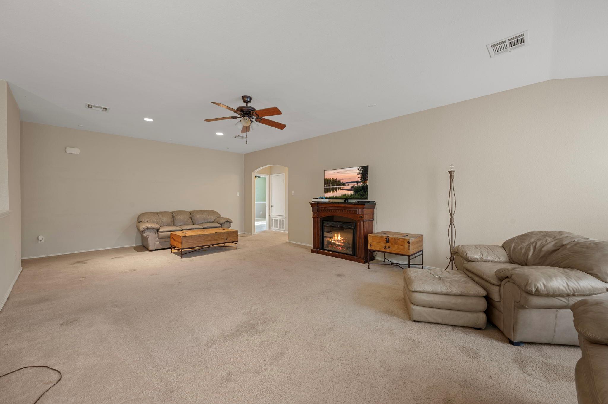 17813 Floribundas Ln, Elgin, TX 78621