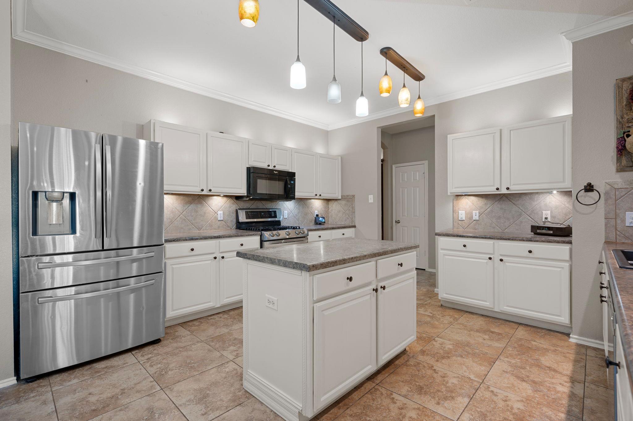 17813 Floribundas Ln, Elgin, TX 78621