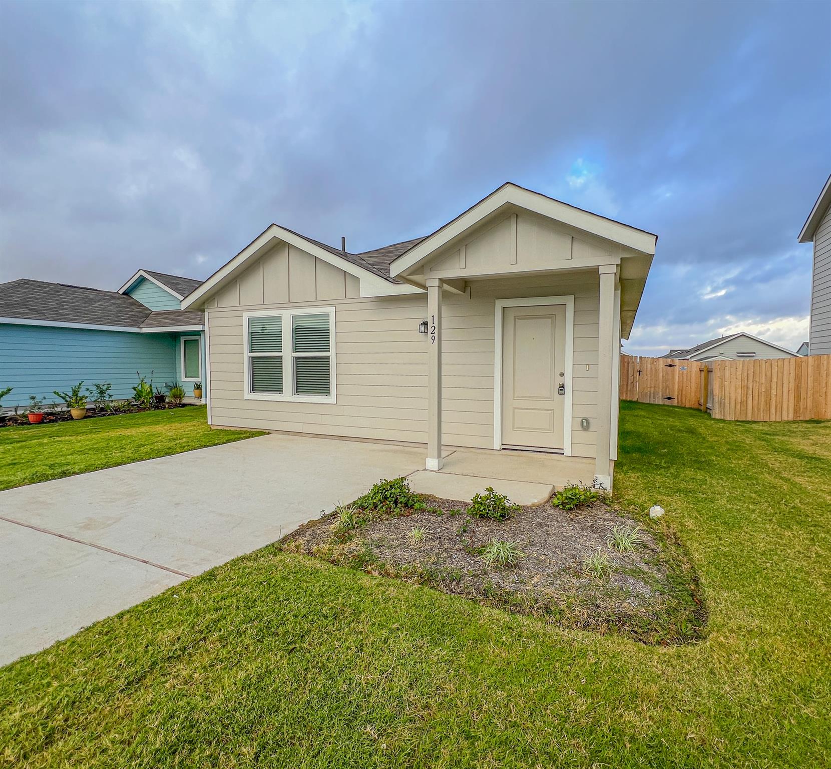 129 Hellcats Way, Jarrell, TX 76537