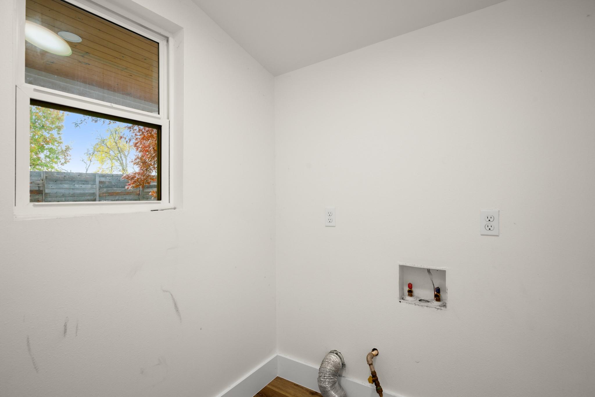 207 White Oak Dr, Austin, TX 78753