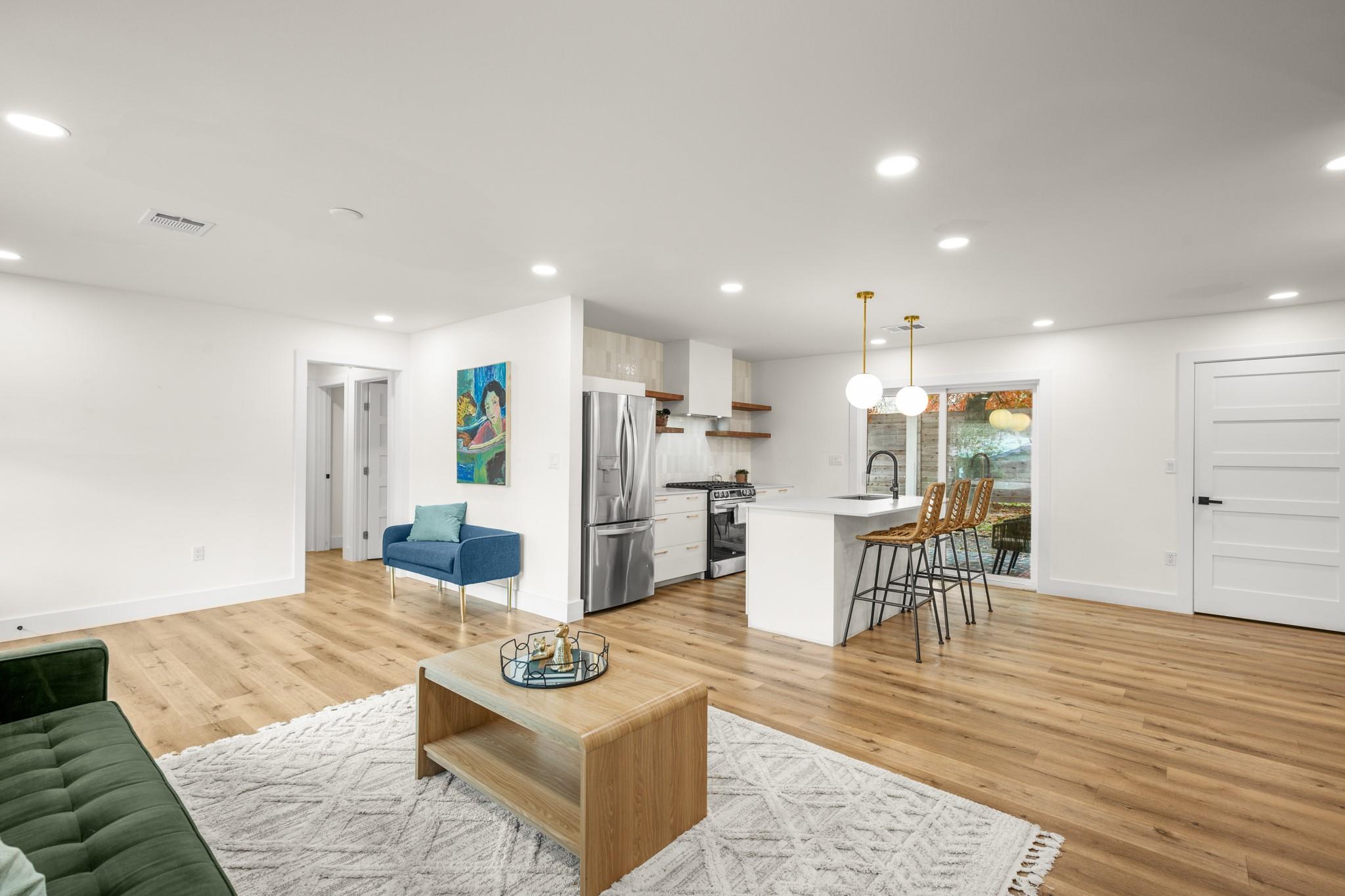 207 White Oak Dr, Austin, TX 78753