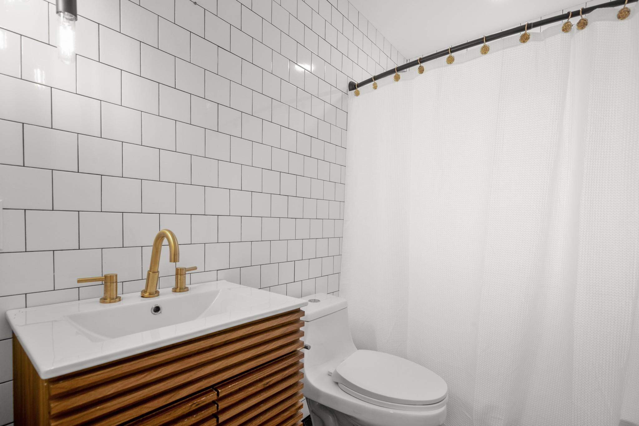 207 White Oak Dr, Austin, TX 78753