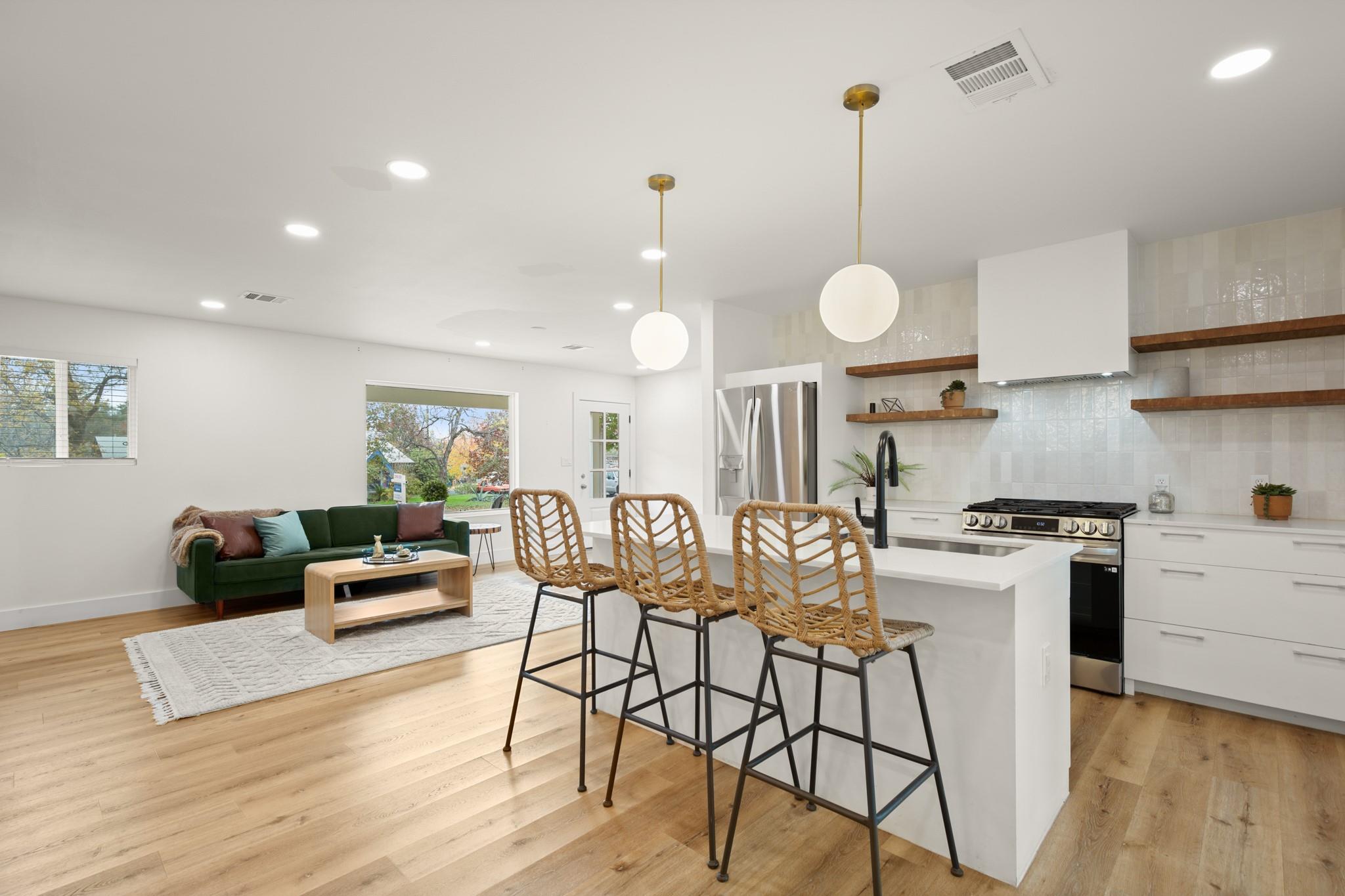 207 White Oak Dr, Austin, TX 78753