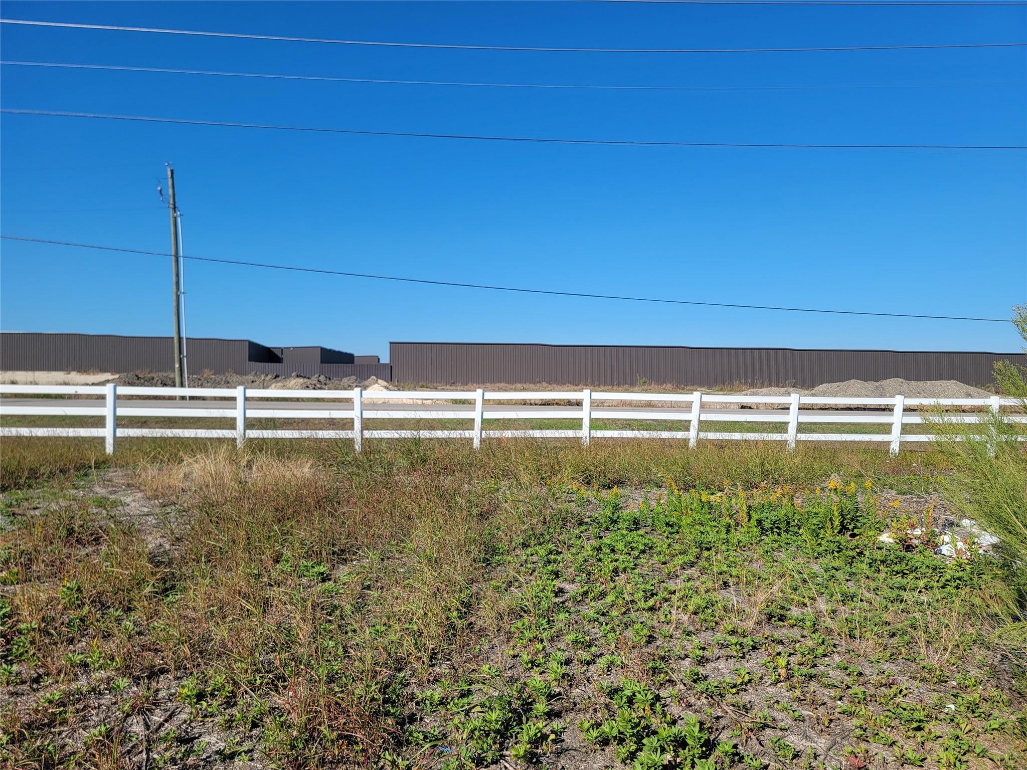 221 Tall Oak Dr, Hutto, TX 78634