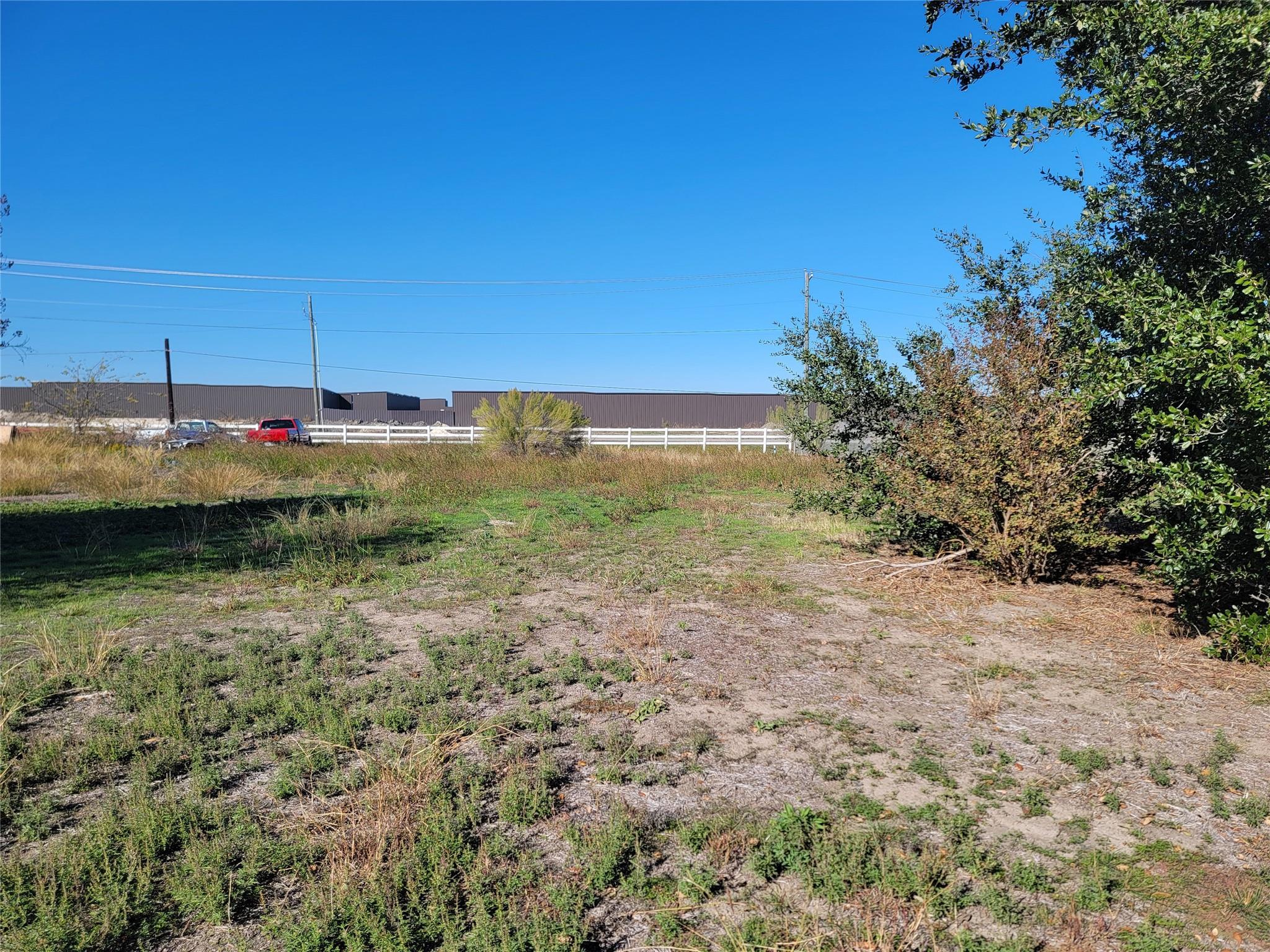 221 Tall Oak Dr, Hutto, TX 78634