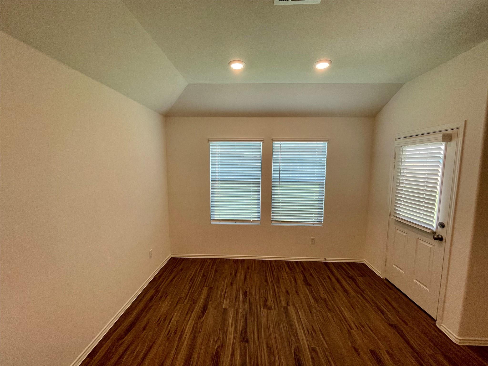 107 Sophora Dr, Hutto, TX 78634