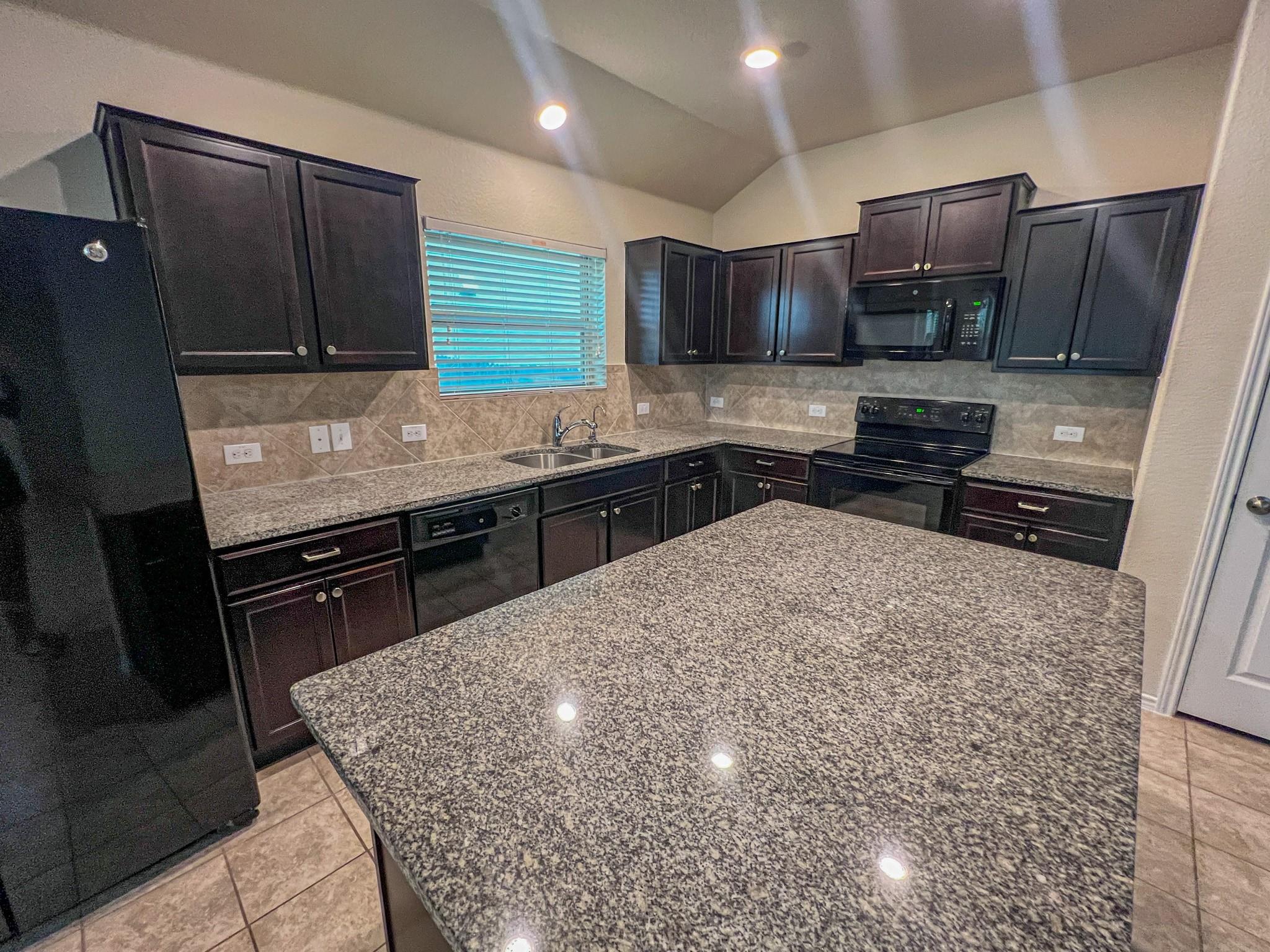 324 Druse Ln, Jarrell, TX 76537