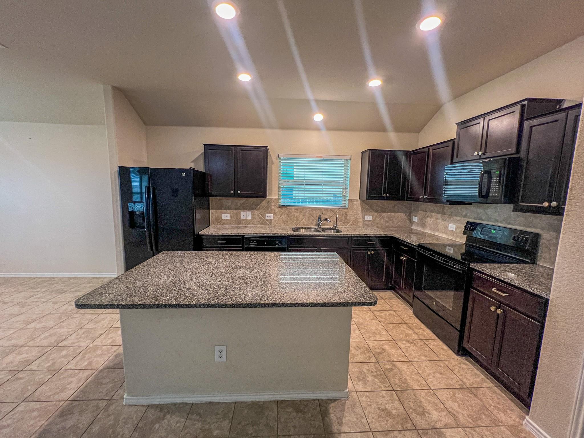 324 Druse Ln, Jarrell, TX 76537