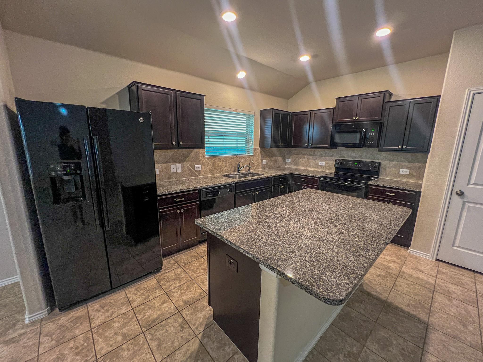 324 Druse Ln, Jarrell, TX 76537