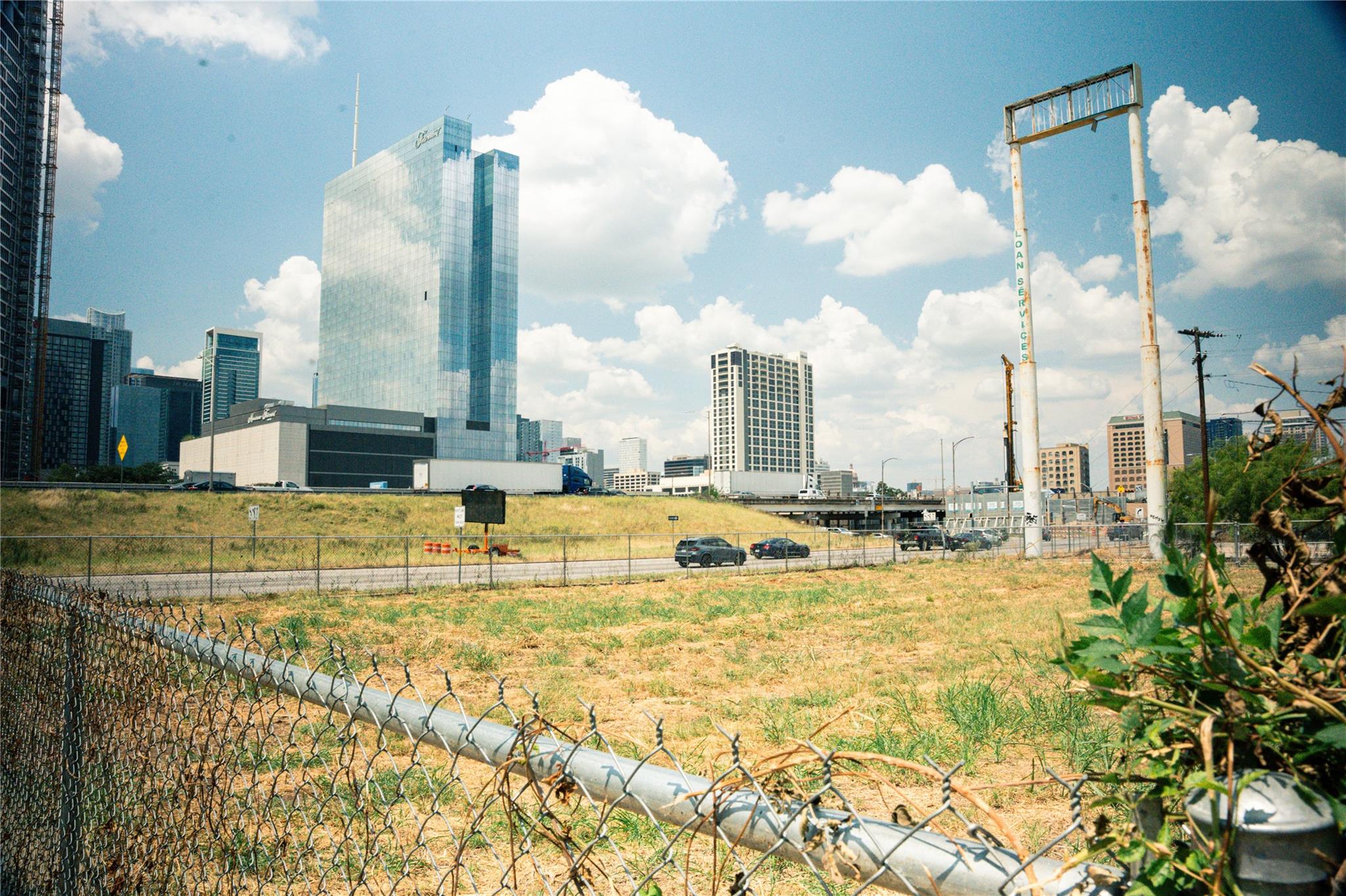 900 & 806 Willow St, Austin, TX 78702