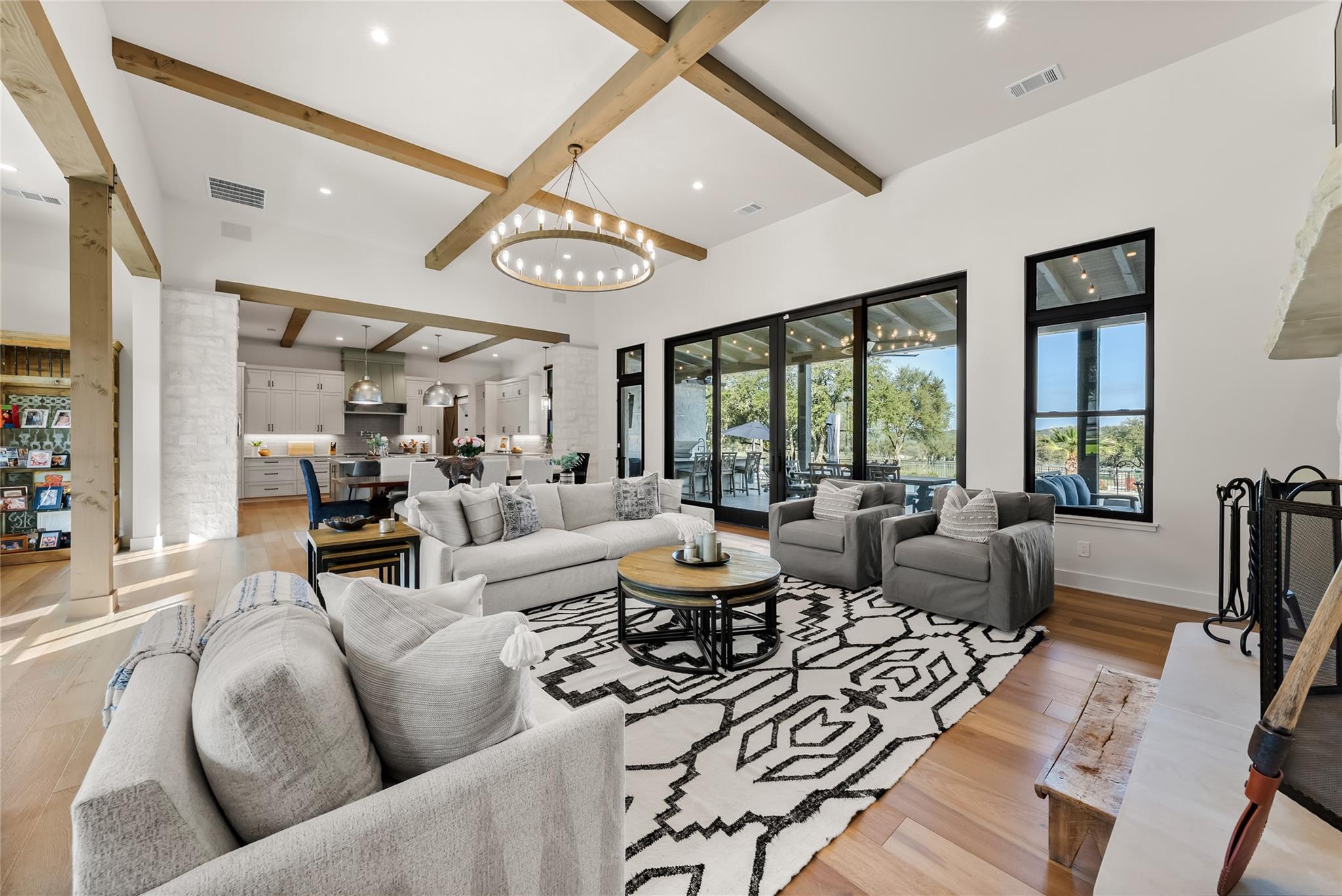 945 Rivercliff Dr, Spicewood, TX 78669