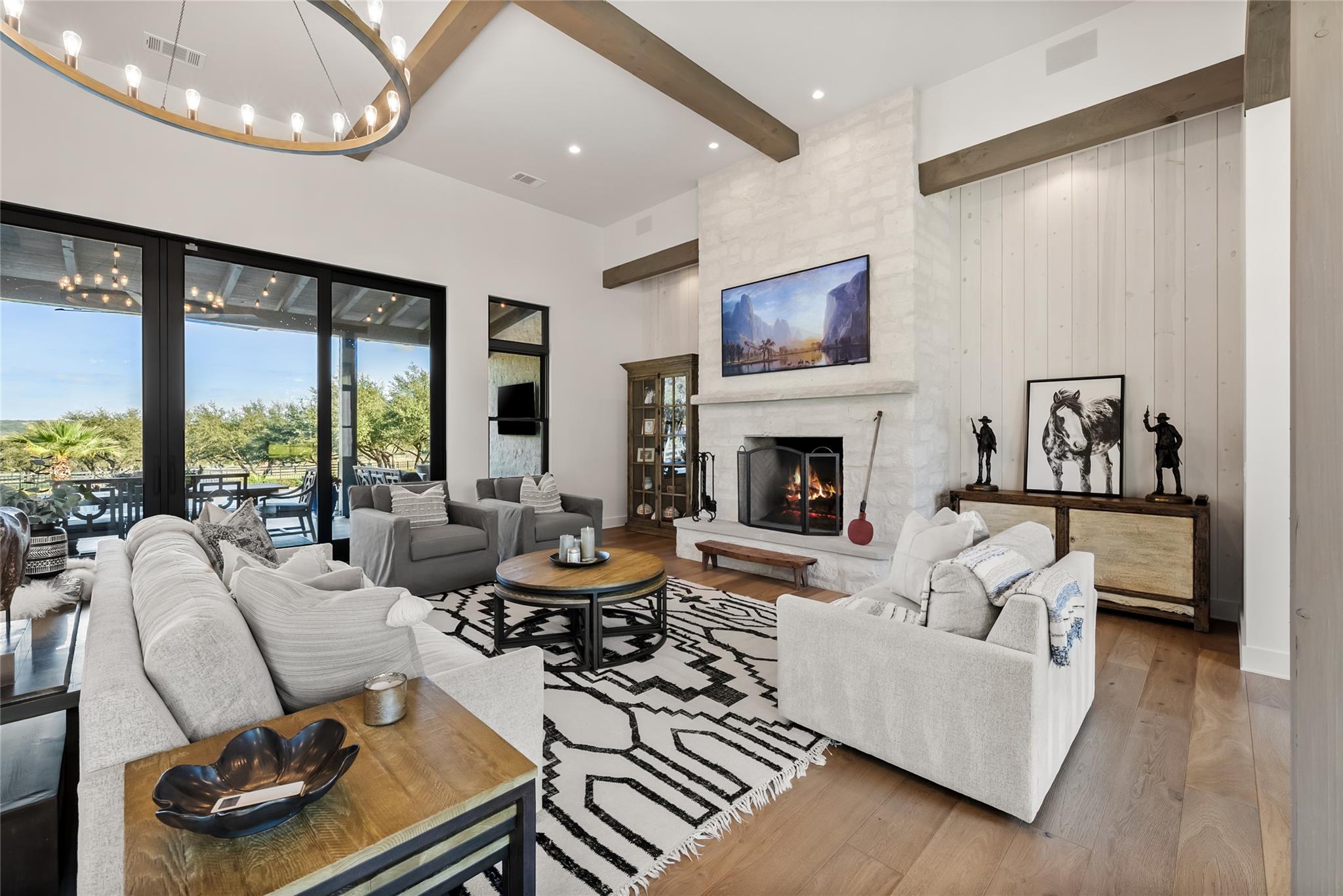 945 Rivercliff Dr, Spicewood, TX 78669