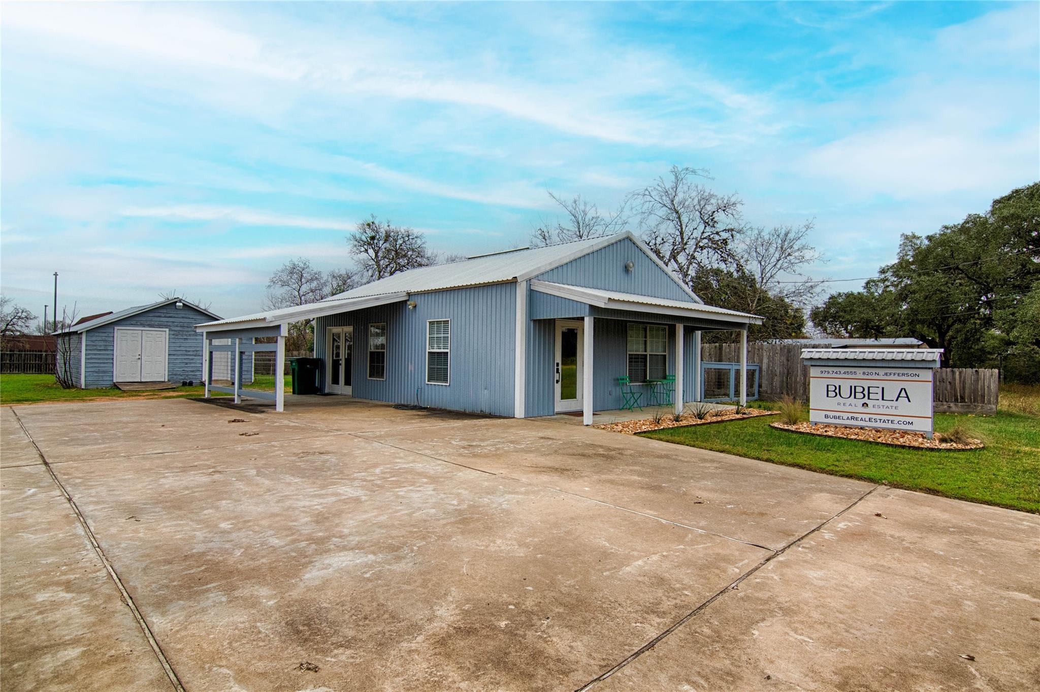 820 N Jefferson St, La Grange, TX 78945