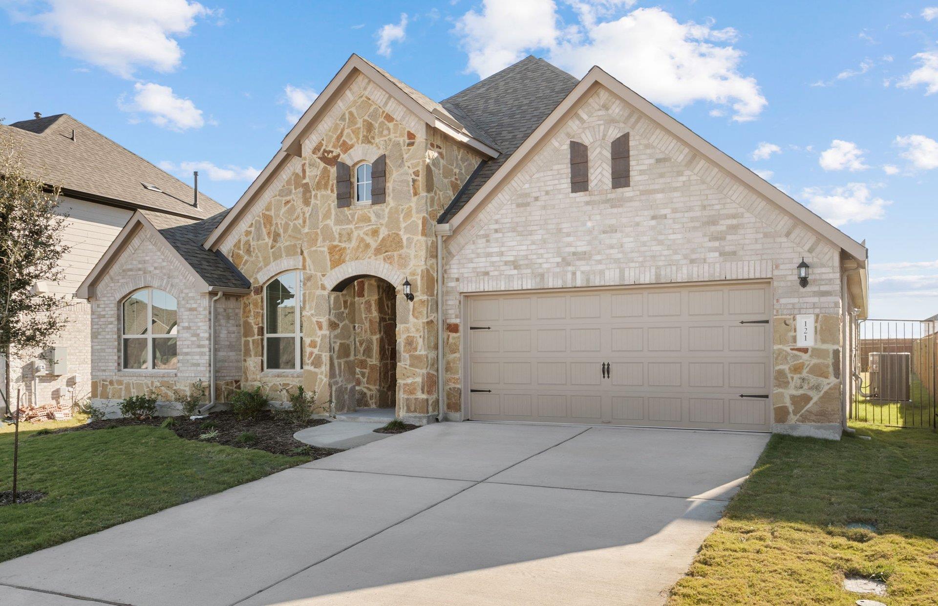 121 Keswick St, Liberty Hill, TX 78642