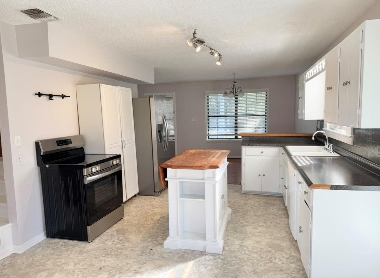 233 Fm 696 Highway, Elgin, TX 78621