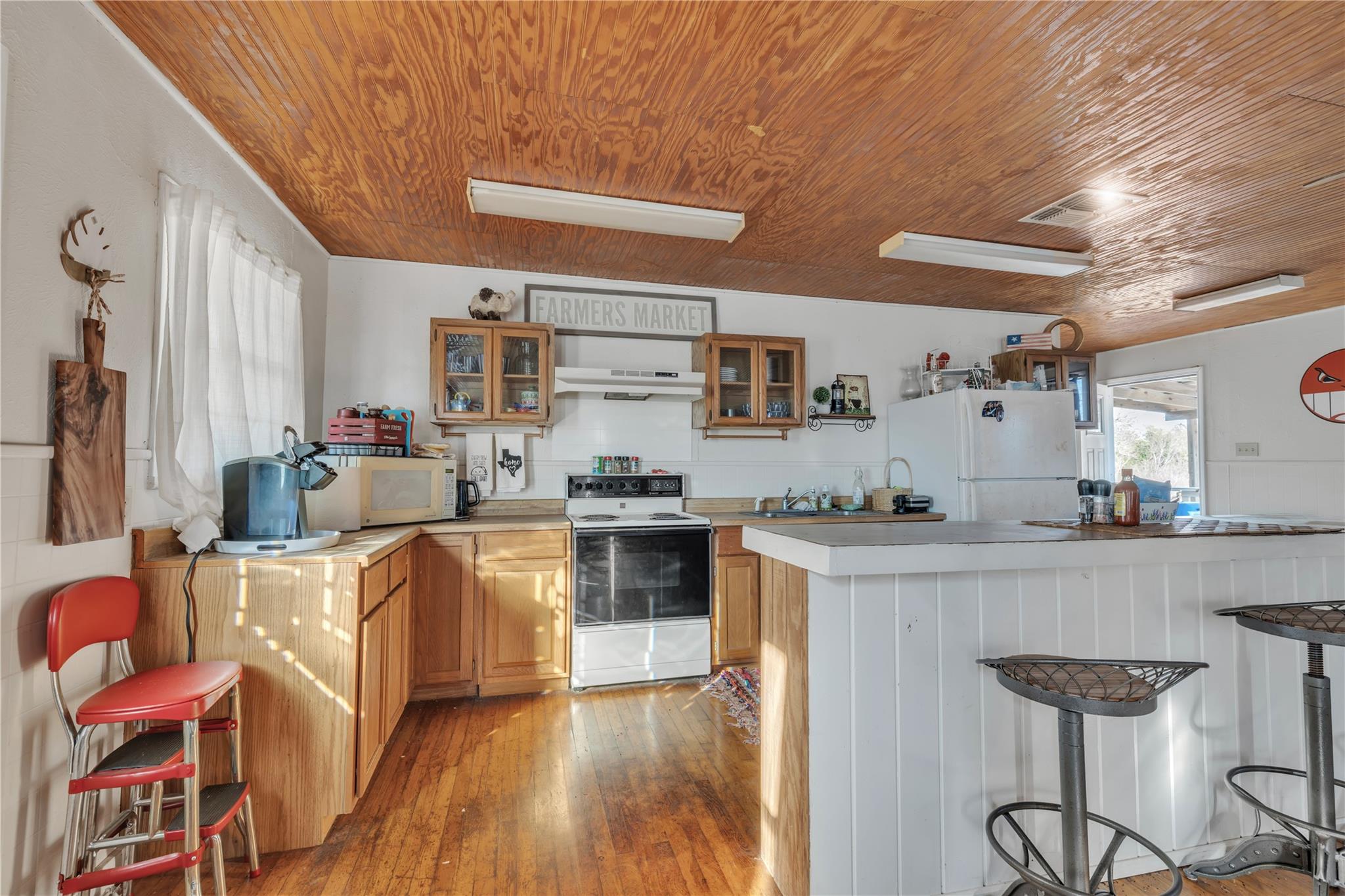 895 Patterson Rd, Flatonia, TX 78941