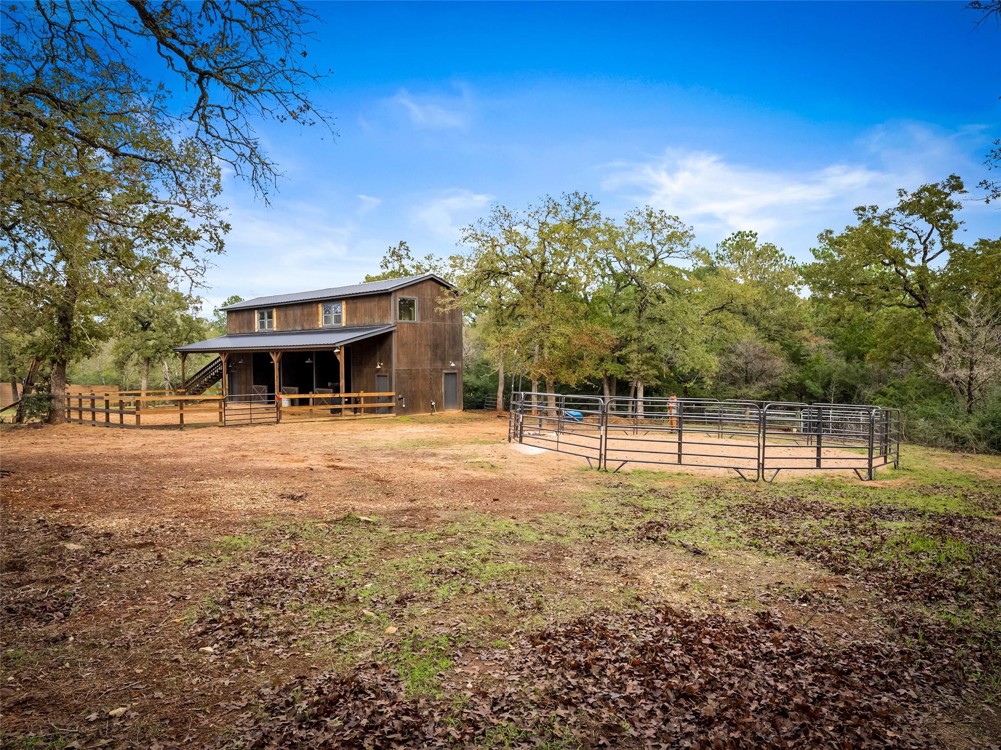 127 Marina Rd, Smithville, TX 78957