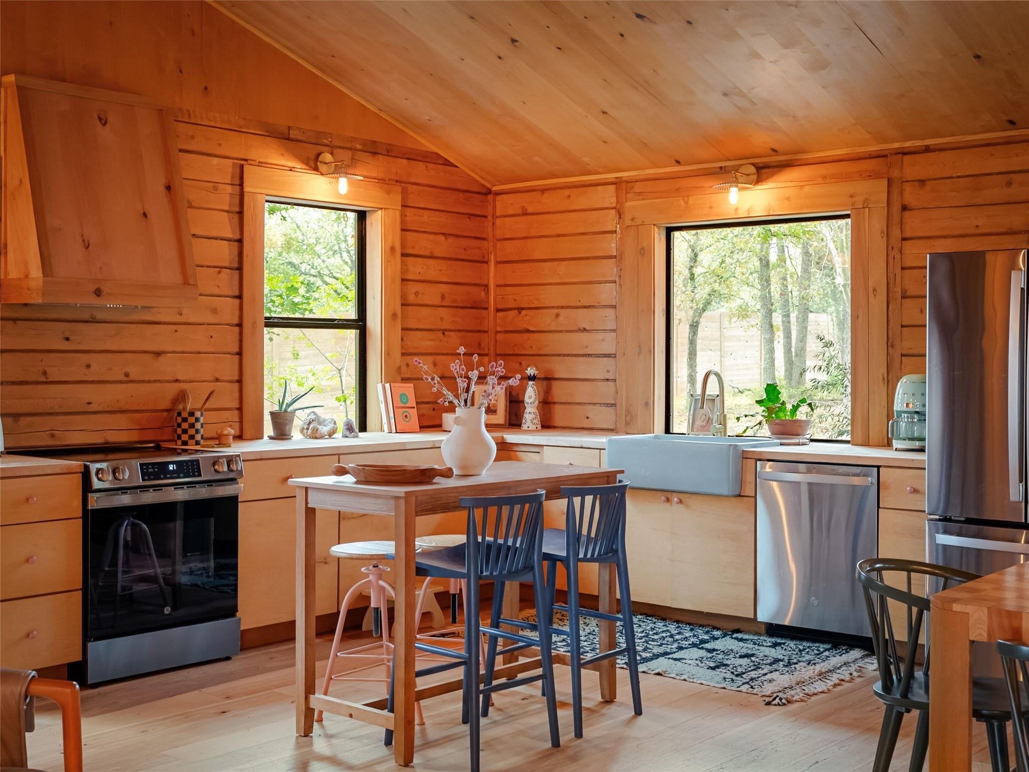 127 Marina Rd, Smithville, TX 78957