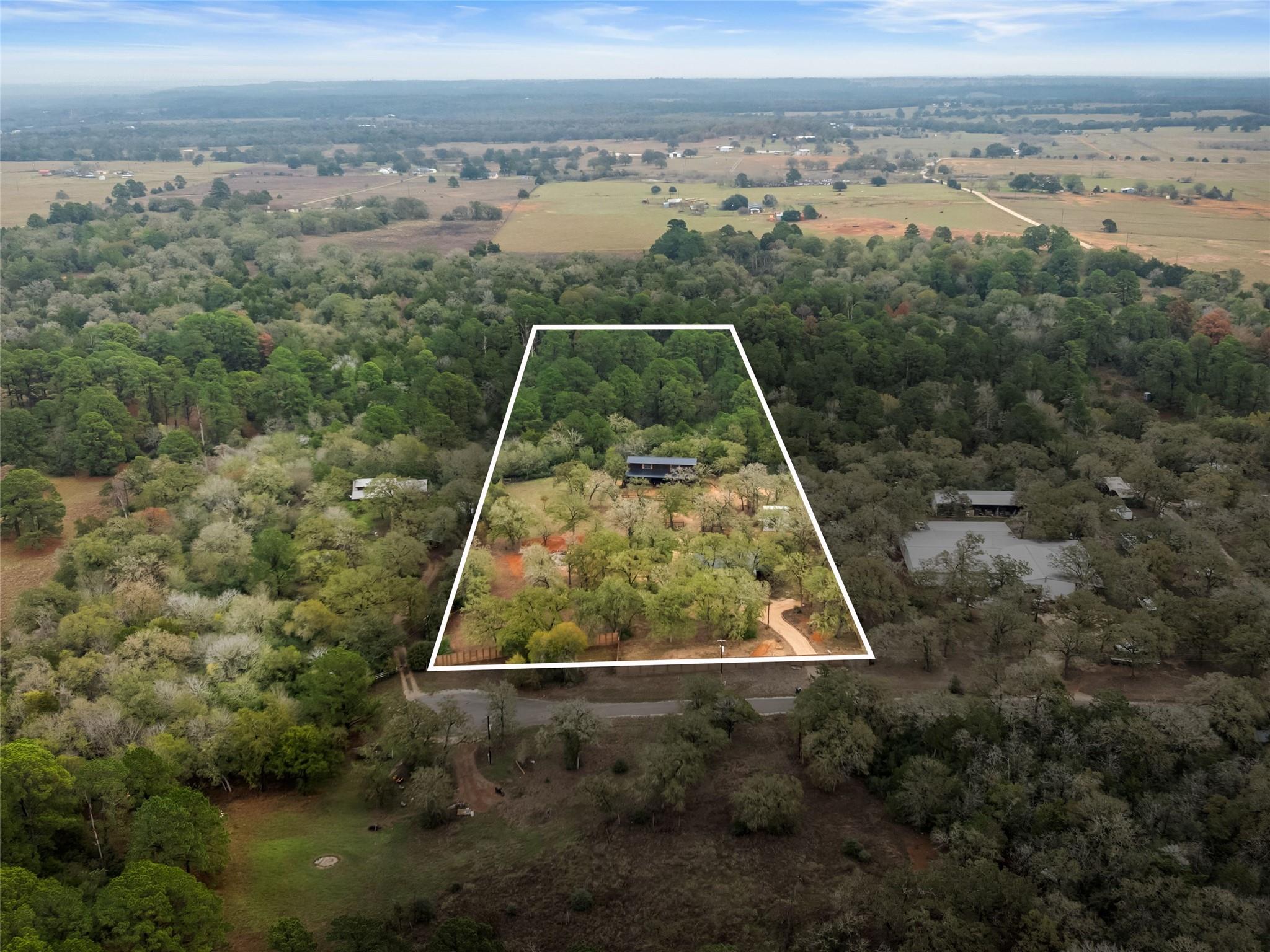 127 Marina Rd, Smithville, TX 78957