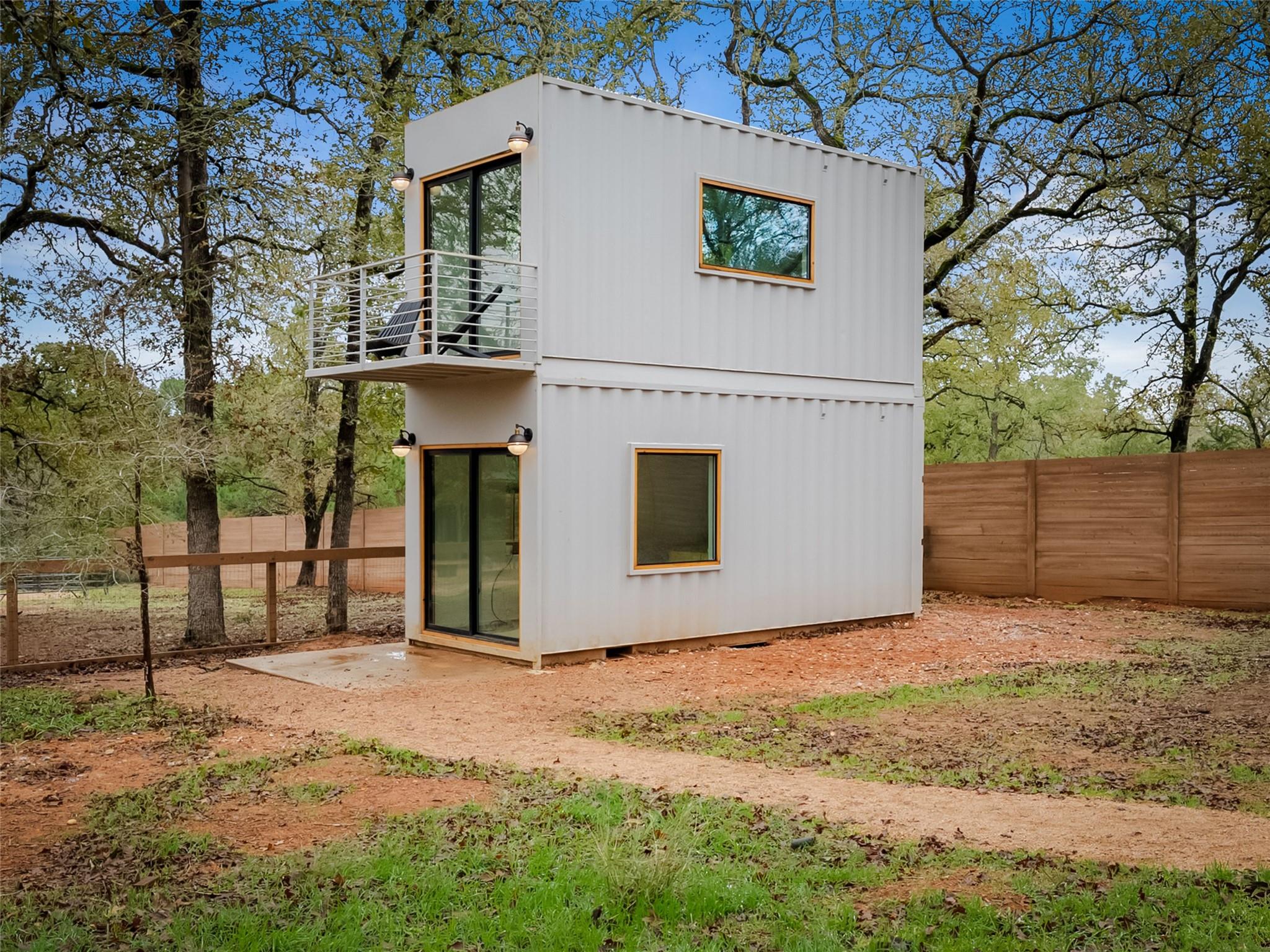 127 Marina Rd, Smithville, TX 78957