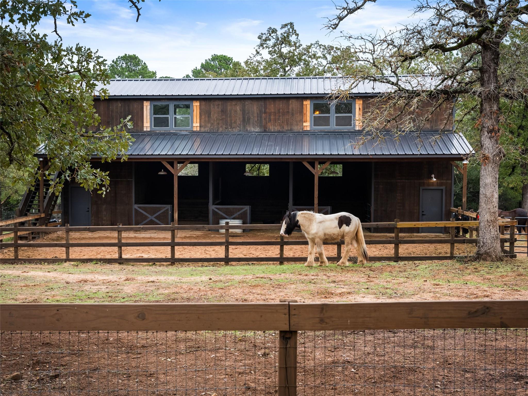 127 Marina Rd, Smithville, TX 78957