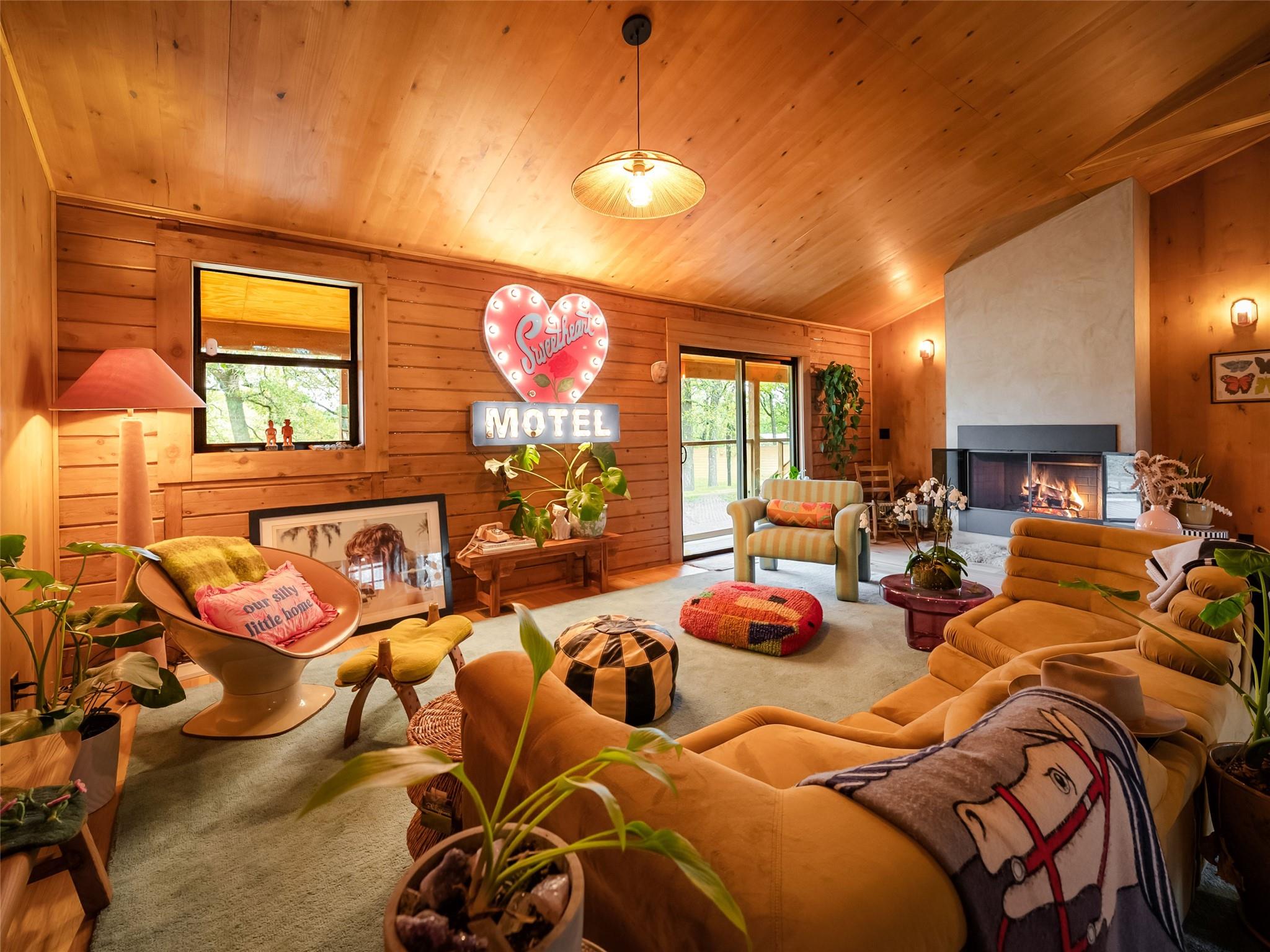 127 Marina Rd, Smithville, TX 78957