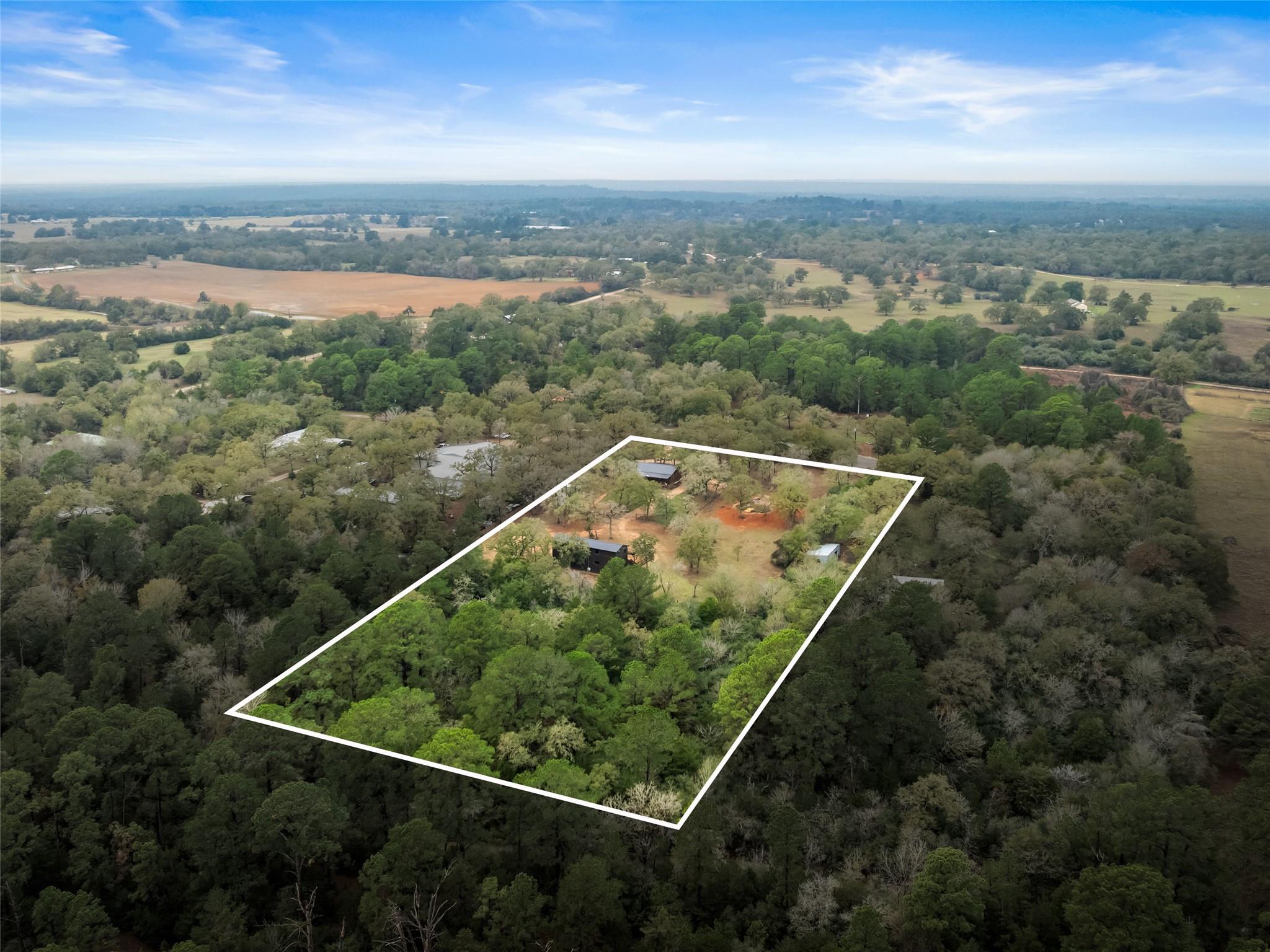 127 Marina Rd, Smithville, TX 78957