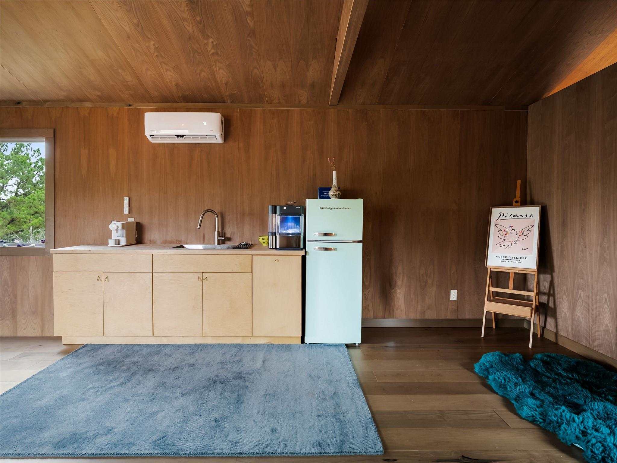 127 Marina Rd, Smithville, TX 78957