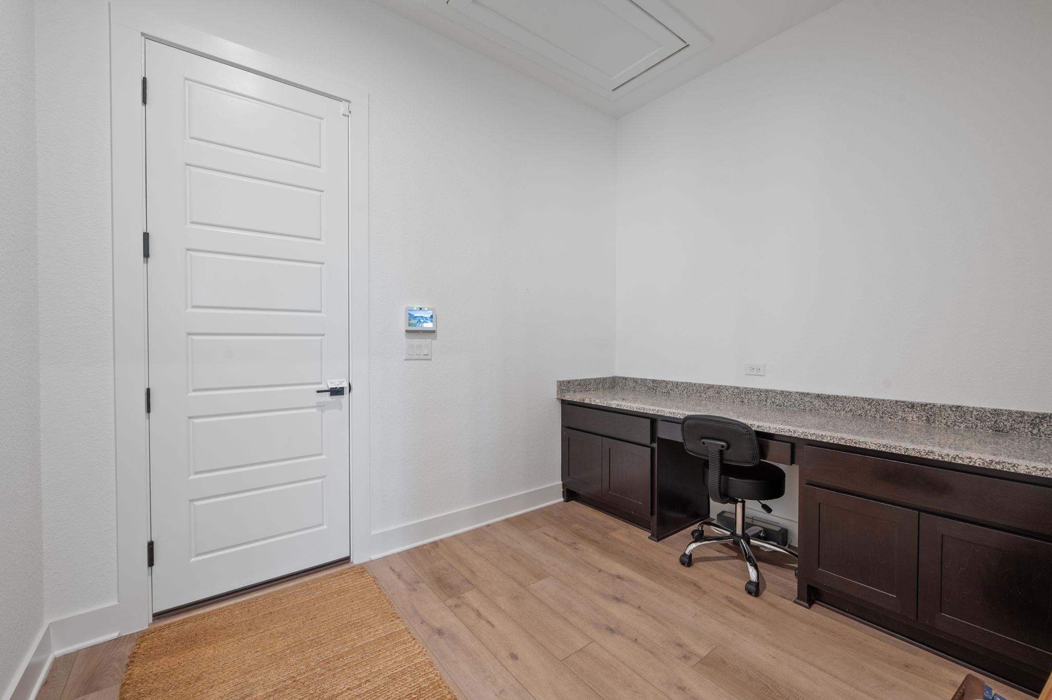 616 Hallwood Dr, Liberty Hill, TX 78642