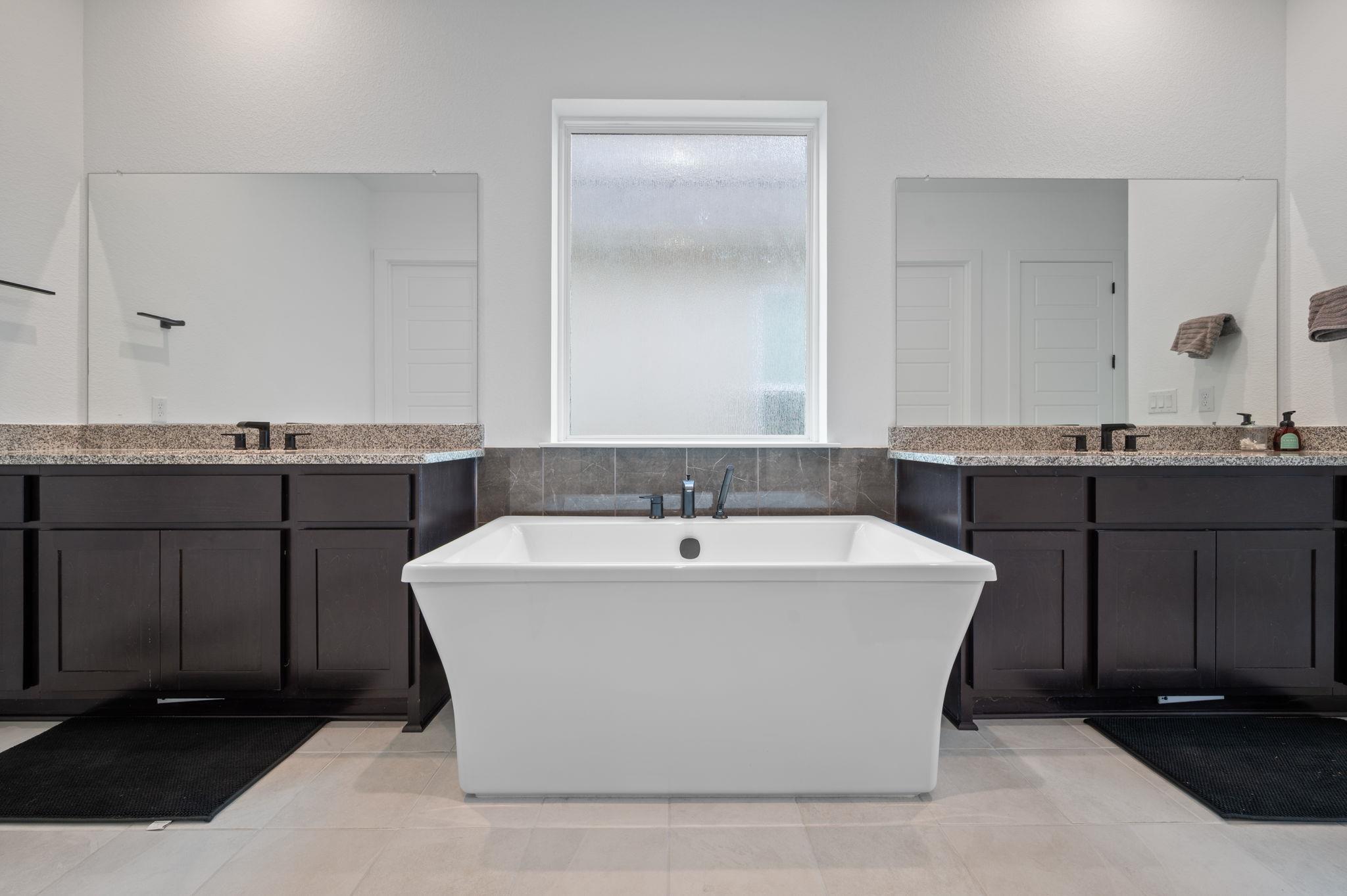 616 Hallwood Dr, Liberty Hill, TX 78642