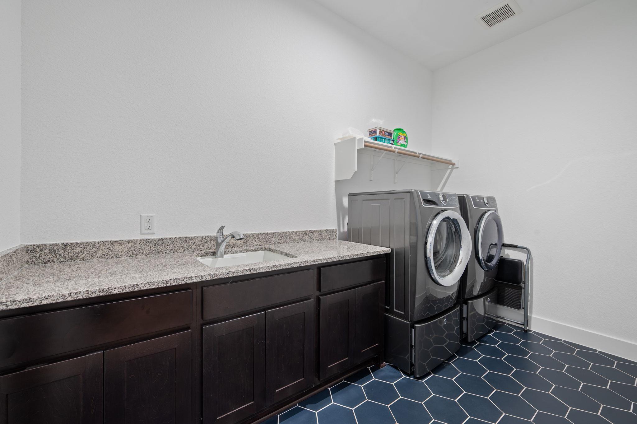 616 Hallwood Dr, Liberty Hill, TX 78642